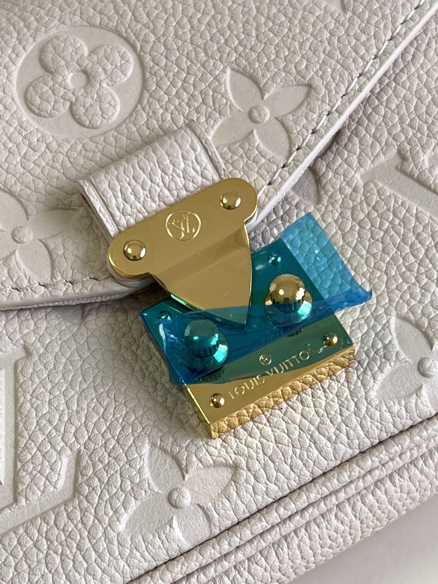 L0vis Vvtt0n Pochette Metis Mini Bag White M81390