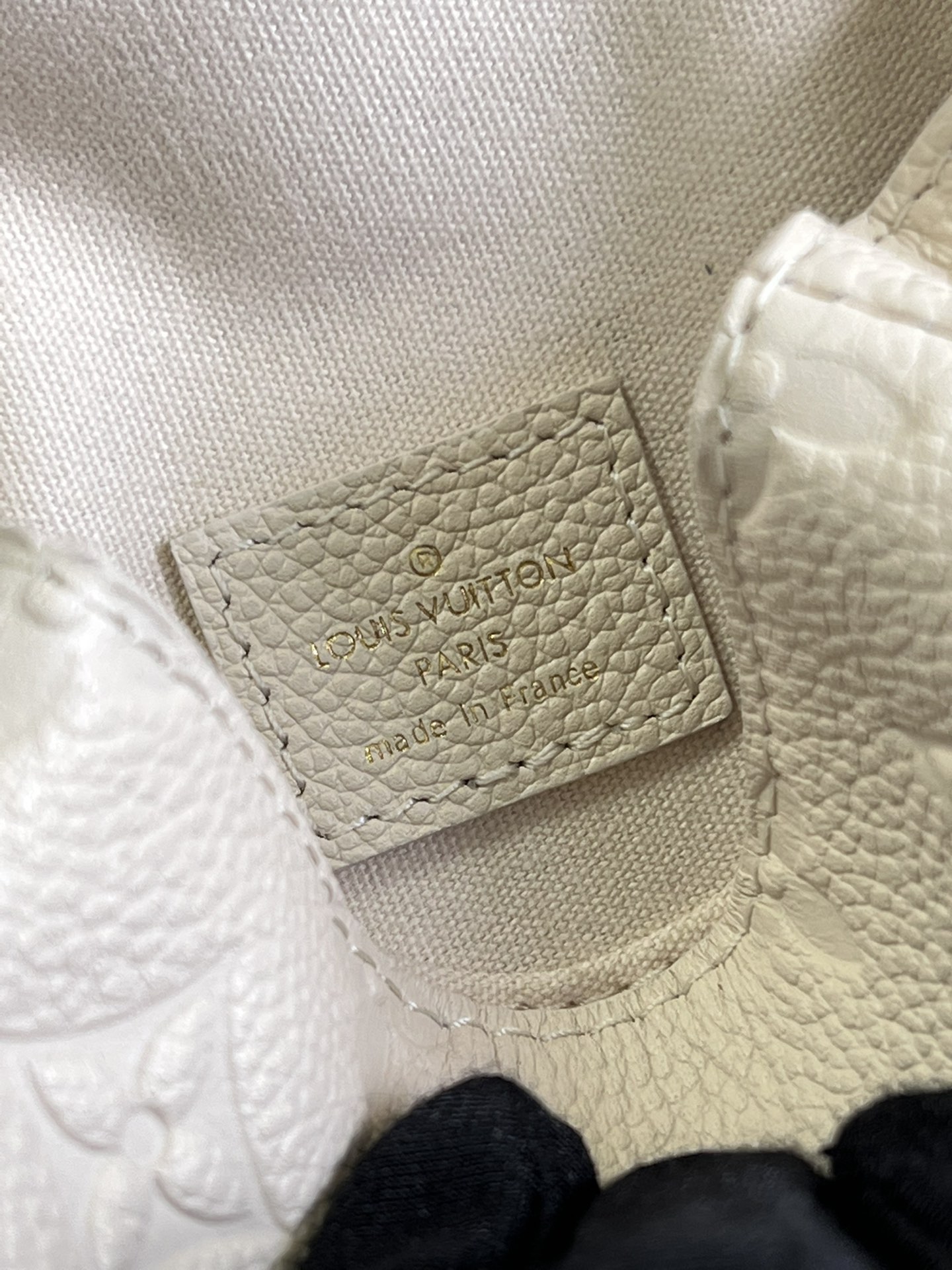 L0vis Vvtt0n Pochette Metis Mini Bag White M81390