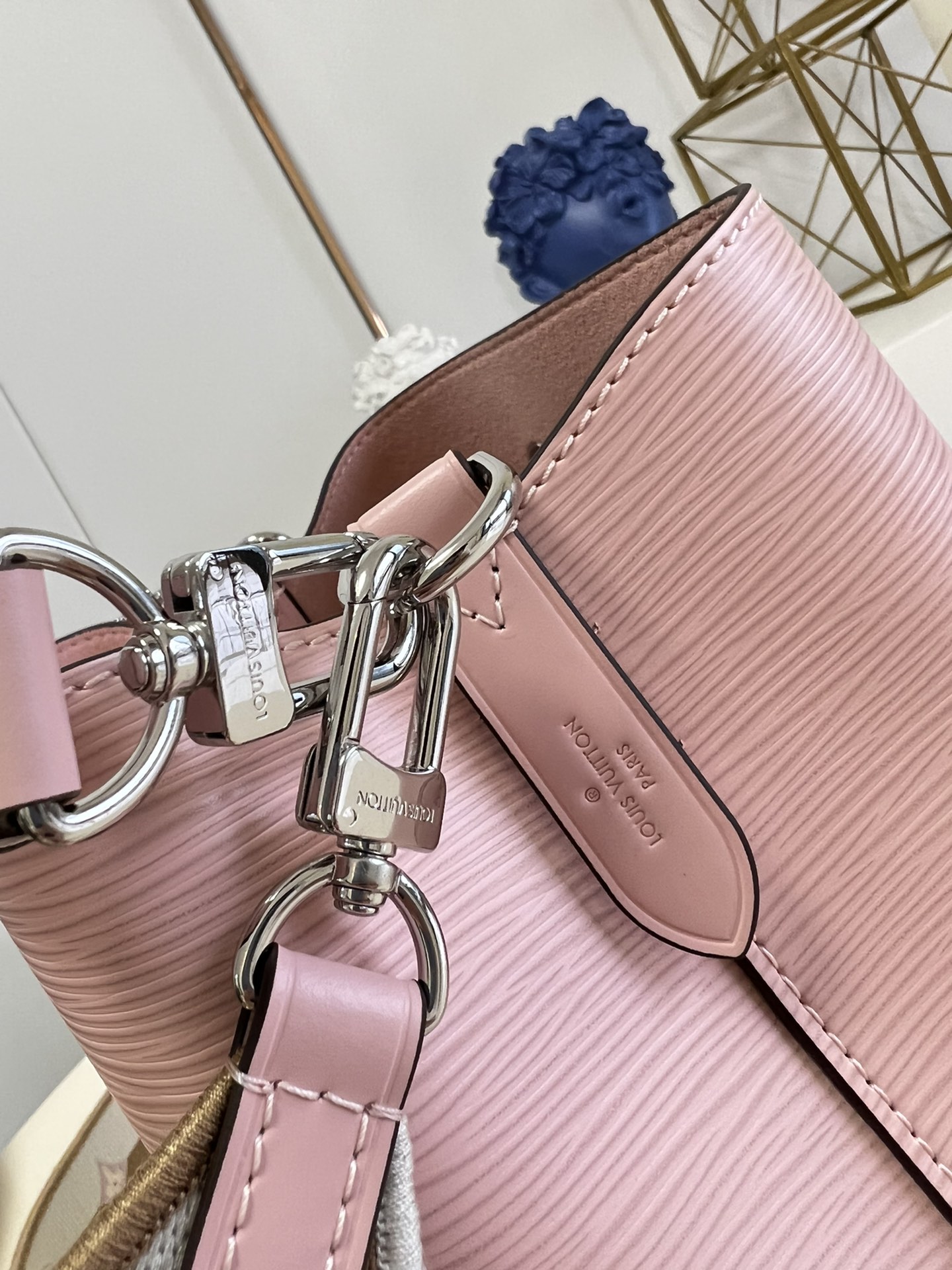 L0vis Vvtt0n Neonoe Bag Pink M53610