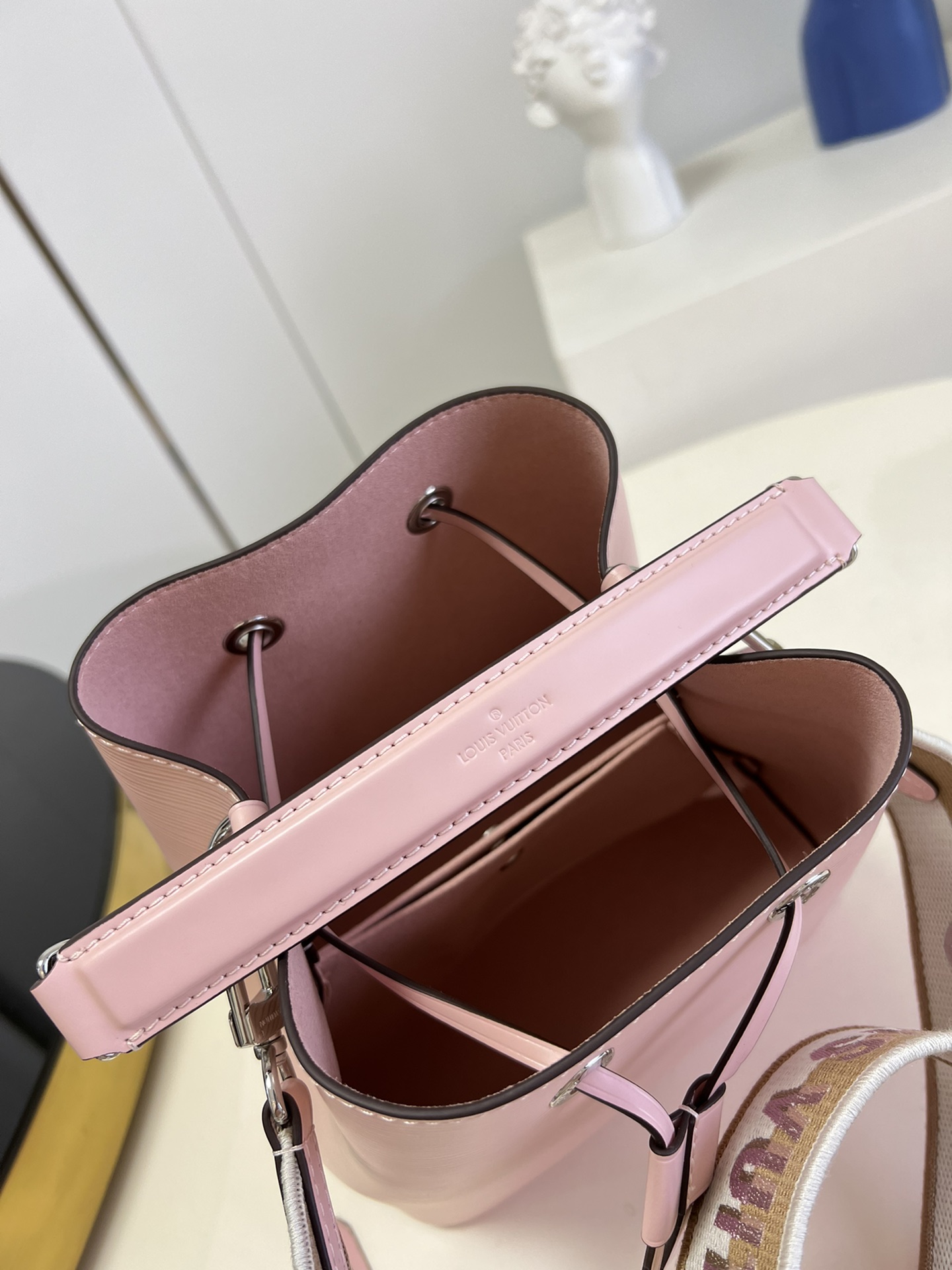 L0vis Vvtt0n Neonoe Bag Pink M53610