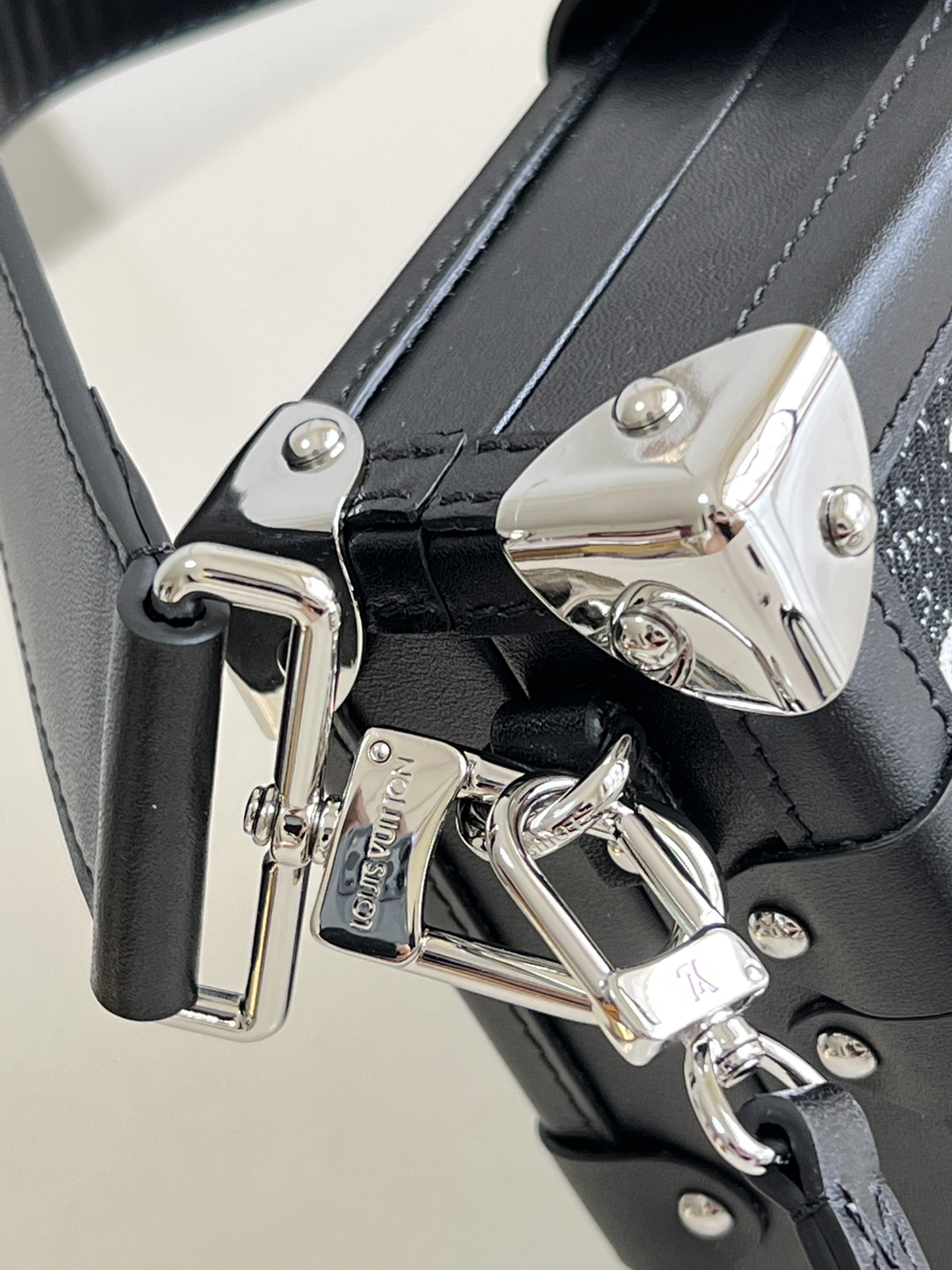 L0vis Vvtt0n Petite Malle Box Shoulder Bag Balck M59363