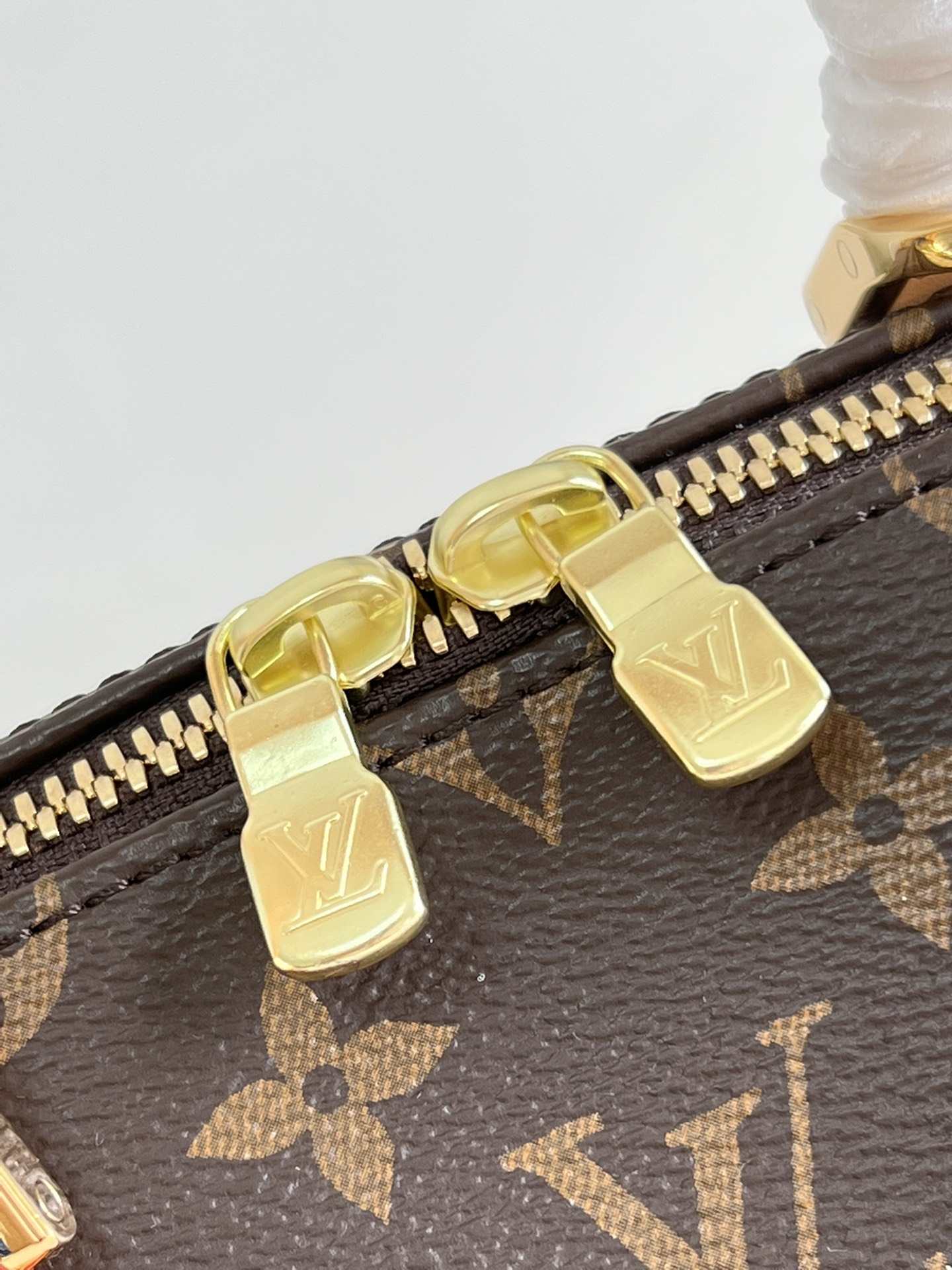 L0vis Vvtt0n Handle Bag M50202