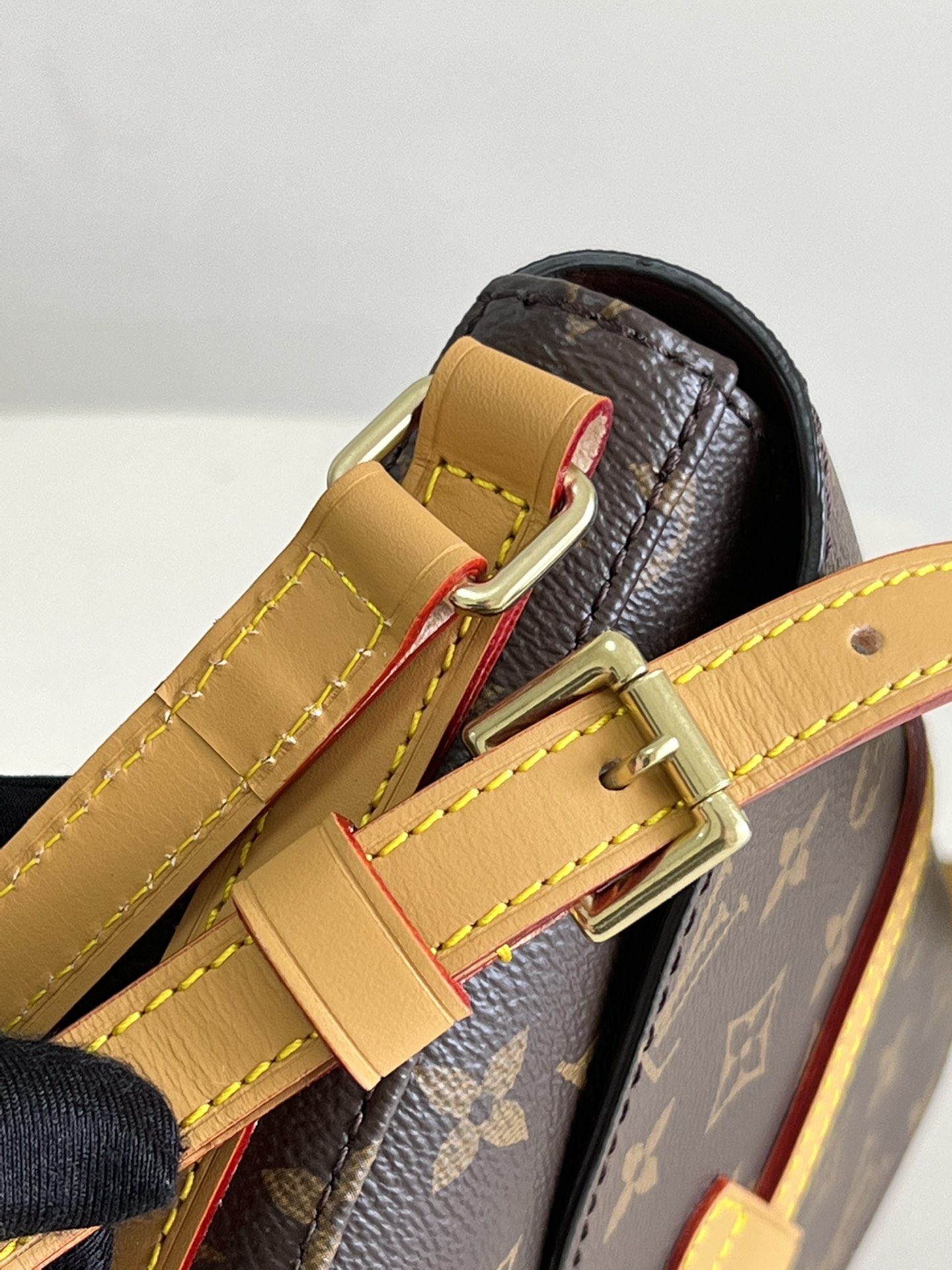 L0vis Vvtt0n Saddle Bag M51233