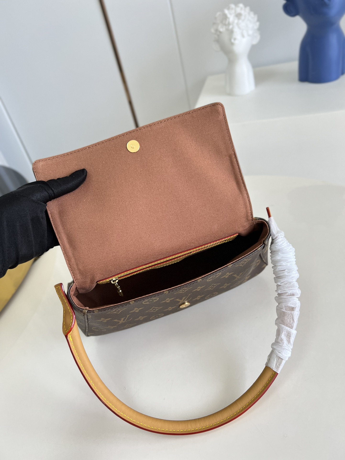 L0vis Vvtt0n Looping Axillary Bag
