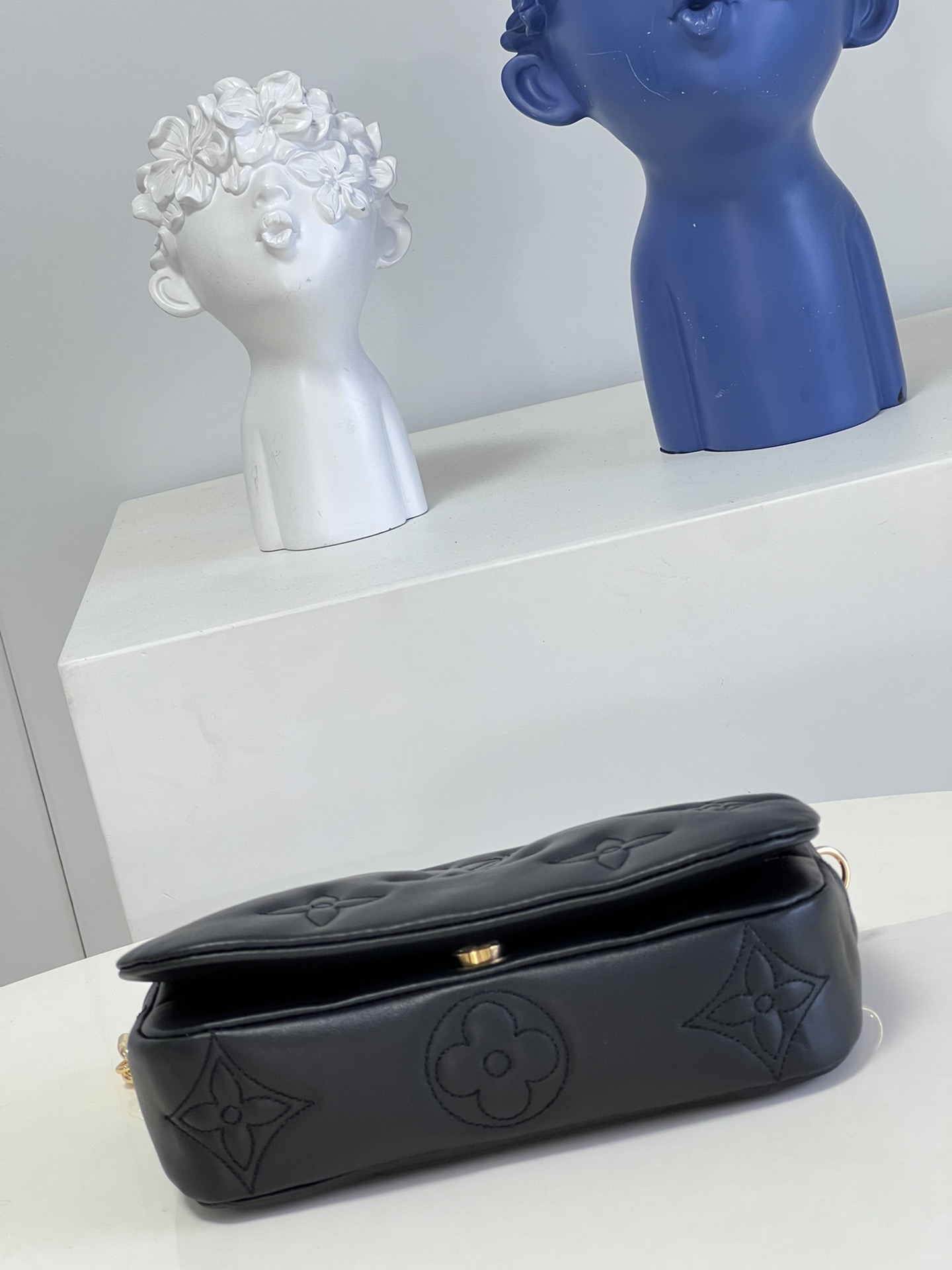 LV WALLET ON STRAP M81398