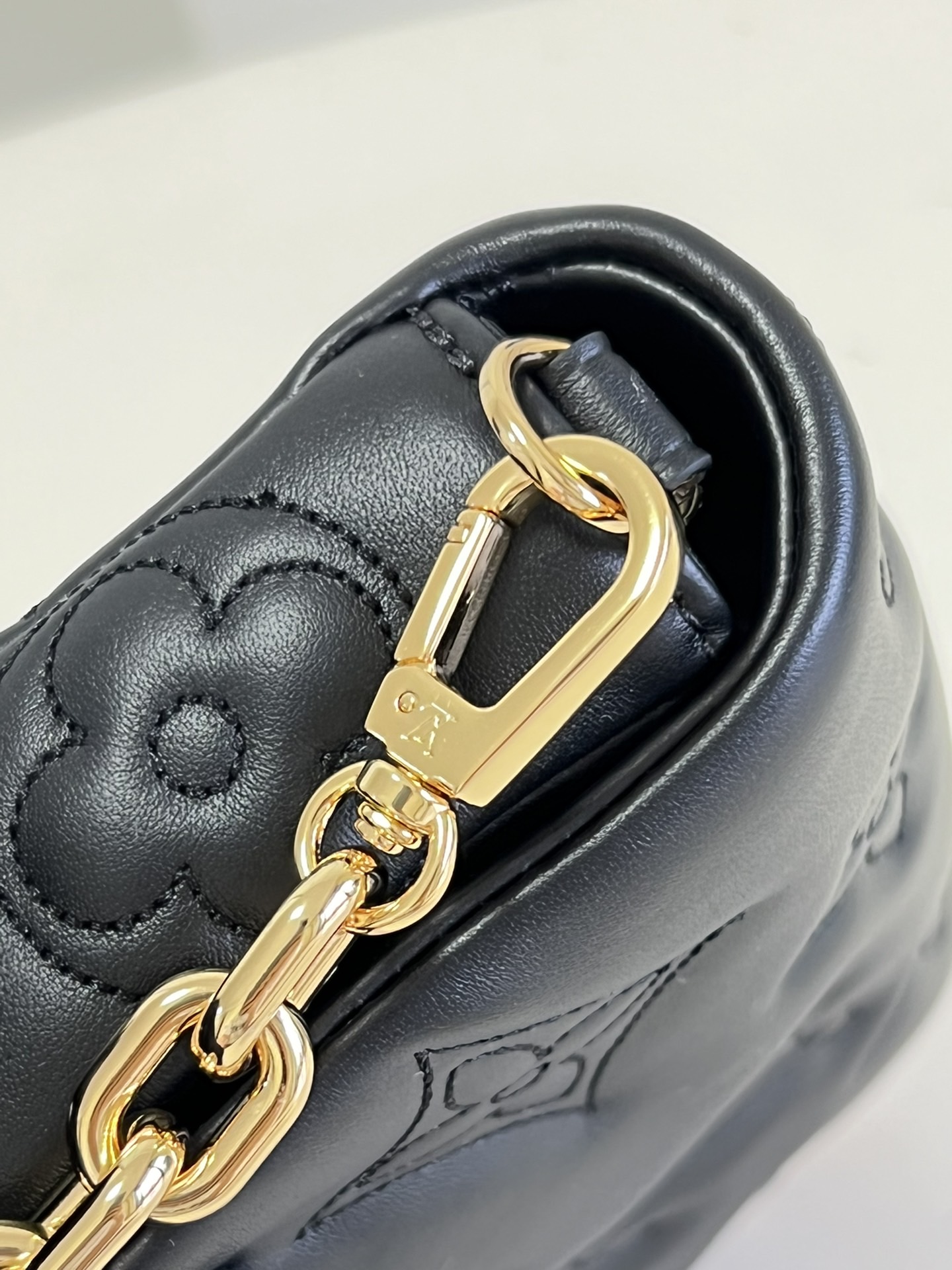 LV WALLET ON STRAP M81398