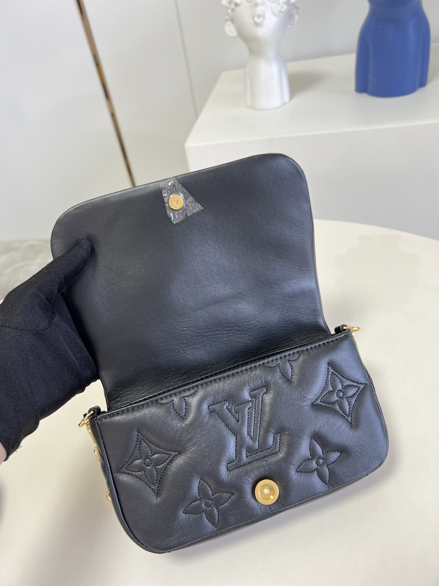 LV WALLET ON STRAP M81398