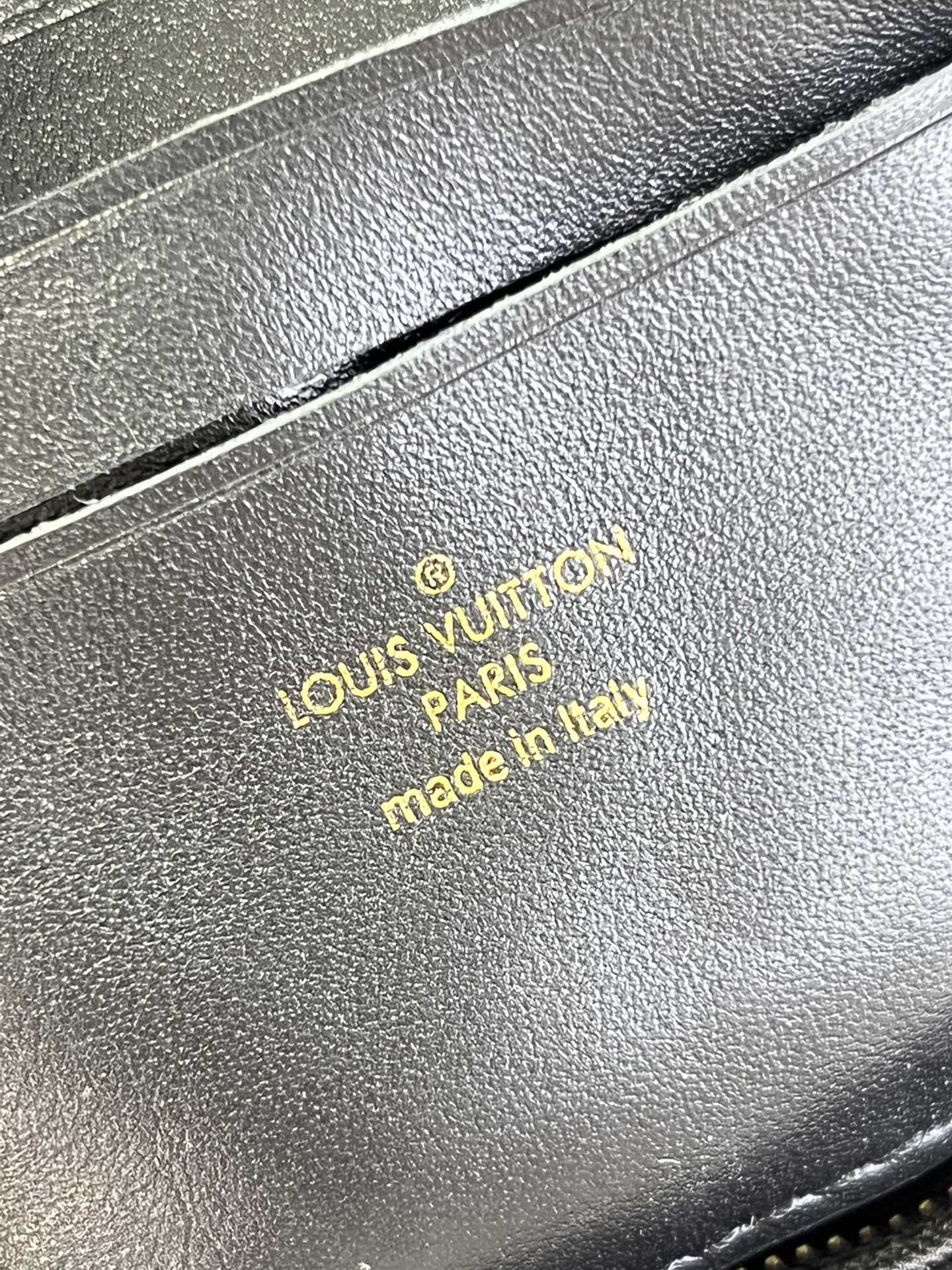 LV WALLET ON STRAP M81398