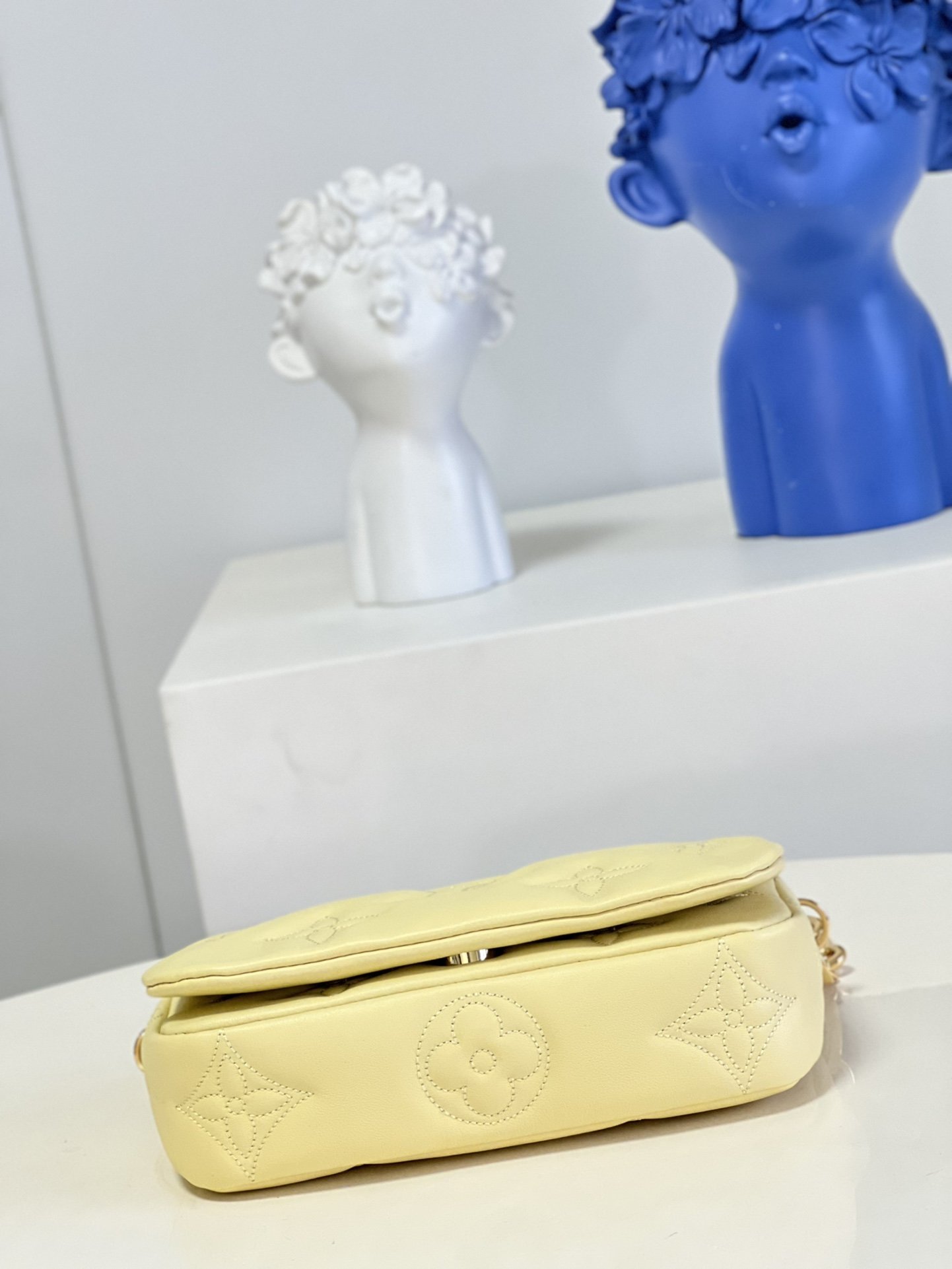 LV WALLET ON STRAP YELLOW M81400