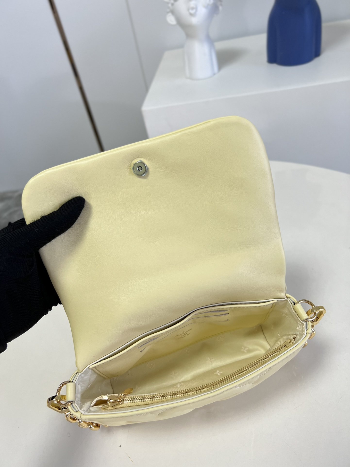 LV WALLET ON STRAP YELLOW M81400