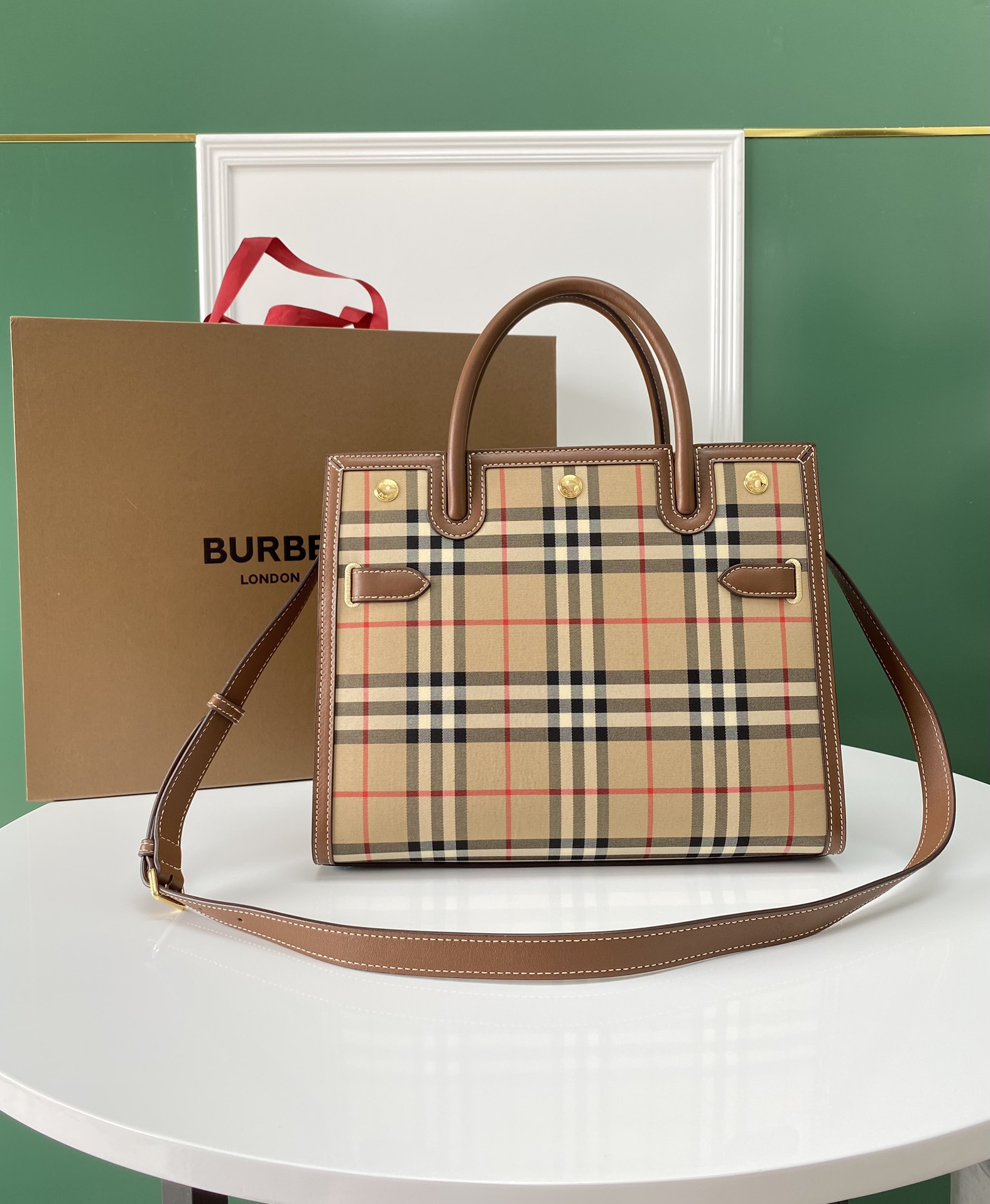 Bv*b*rry Title Handle Bag
