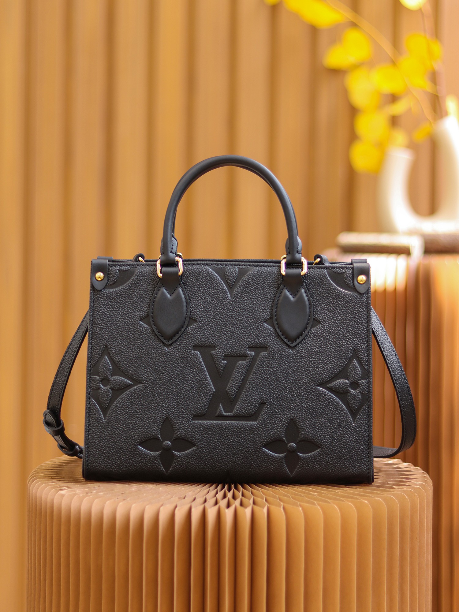 Bagsaaa L0vis Vvtt0n M45653 OnTheGo PM Tote Bag Black - 25 x 19 x 11.5 cm