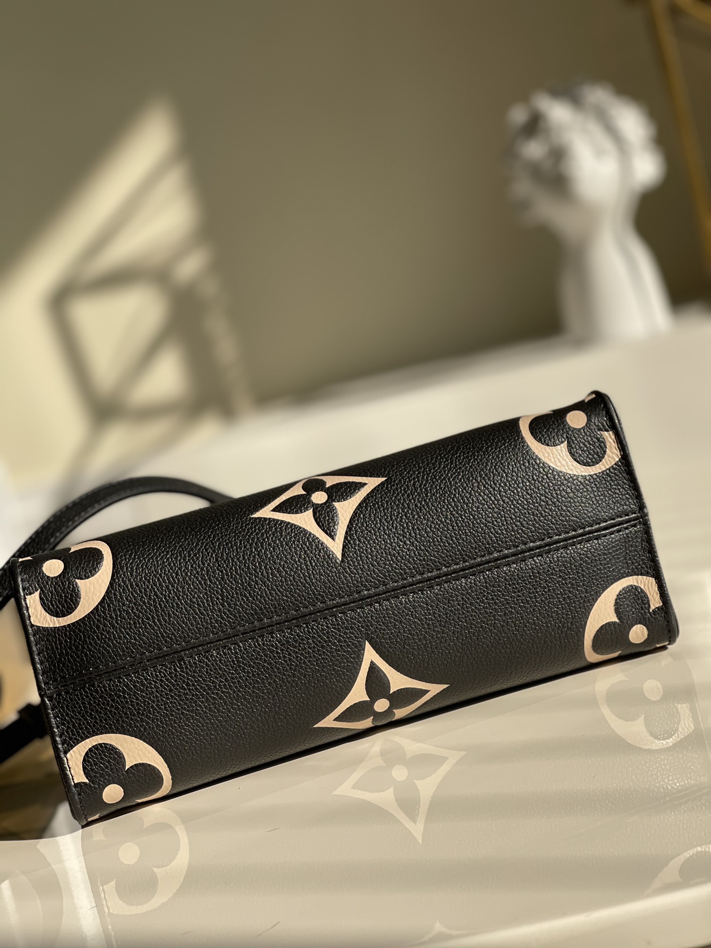 Bagsaaa L0vis Vvtt0n M45659 OnTheGo PM Tote Bag Black - 25 x 19 x 11.5 cm