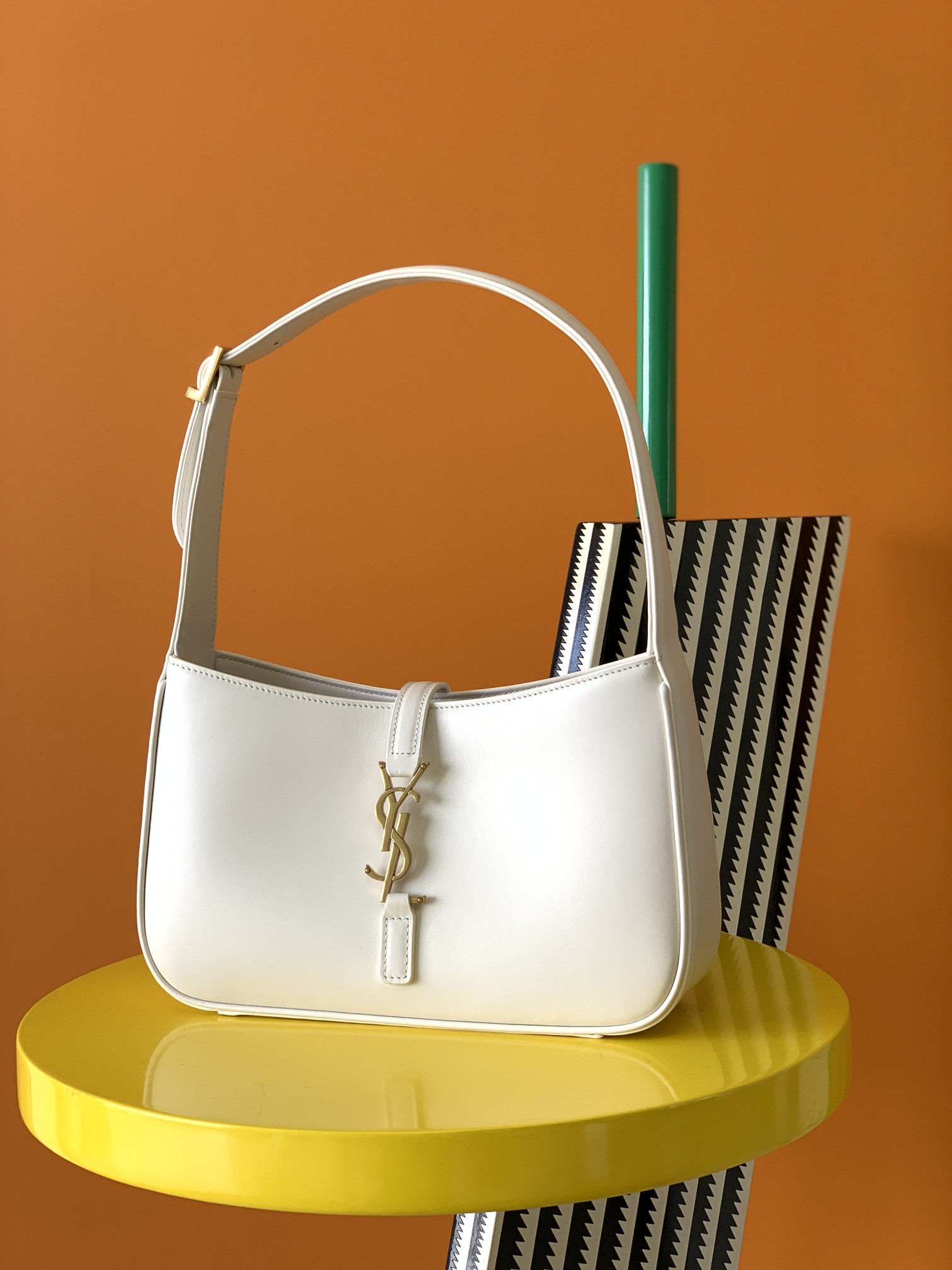 Y51 LE 5 A 7 HOBO BAG WHITE