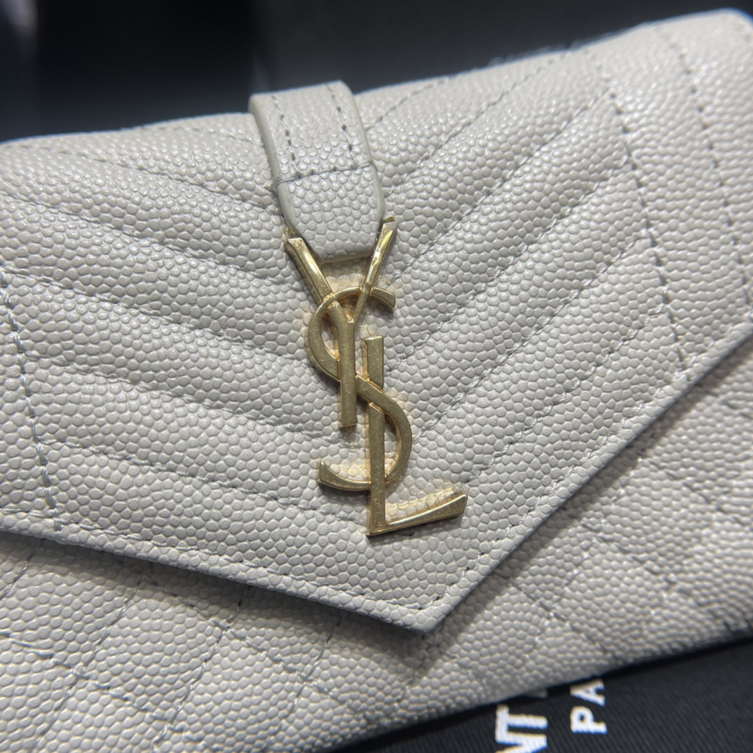 Y51 Caviar White With Gold Hardware Wallet A026K
