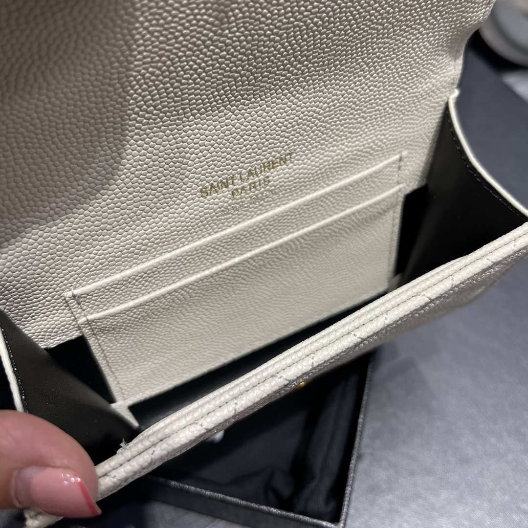 Y51 Caviar White With Gold Hardware Wallet A026K