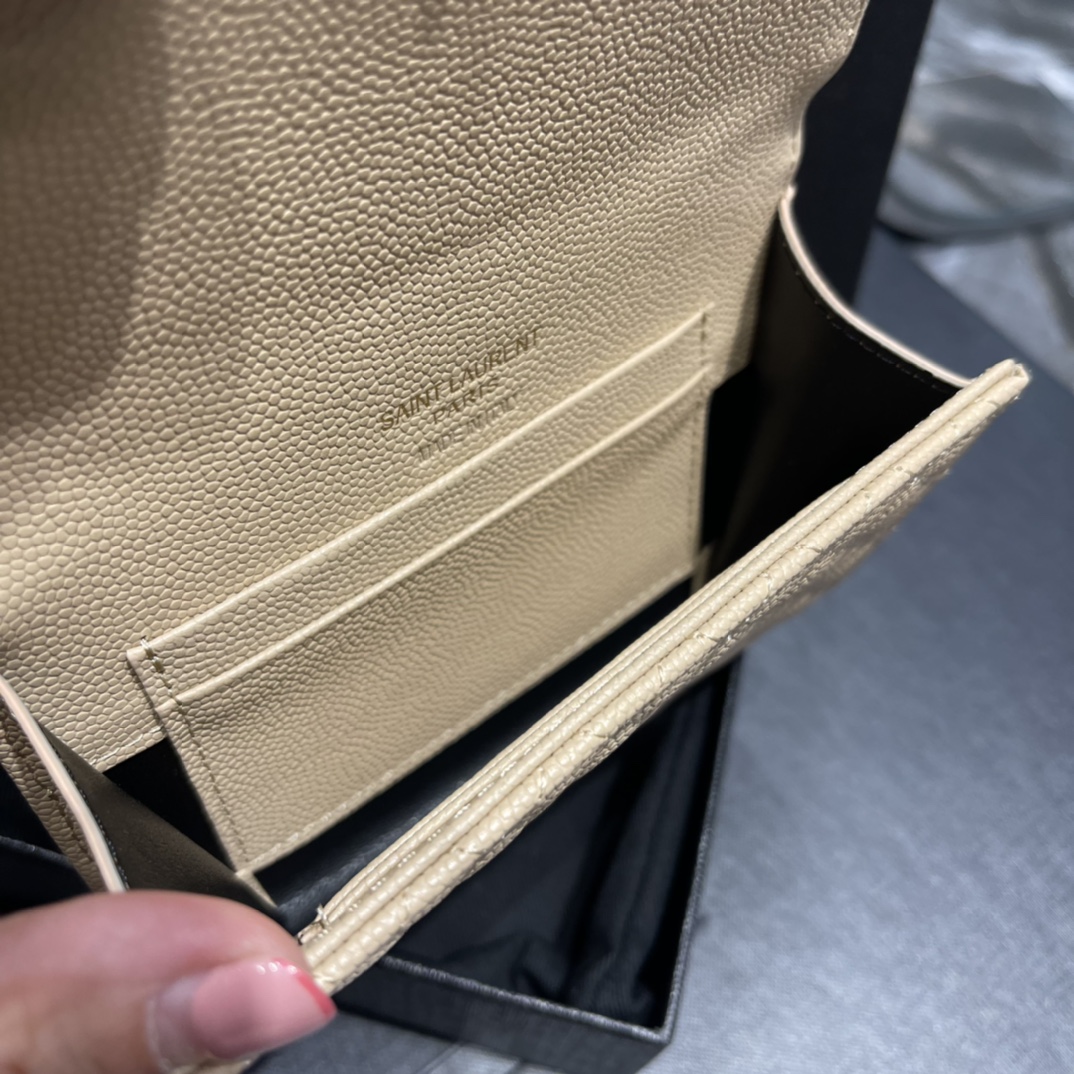 Y51 Caviar Apricot With Gold Hardware Wallet A026K