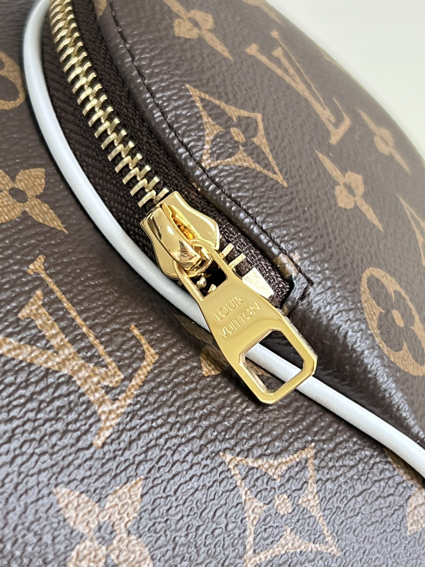 L0vis Vvtt0n Nicolas Ghesquiere Handle Bag M20752