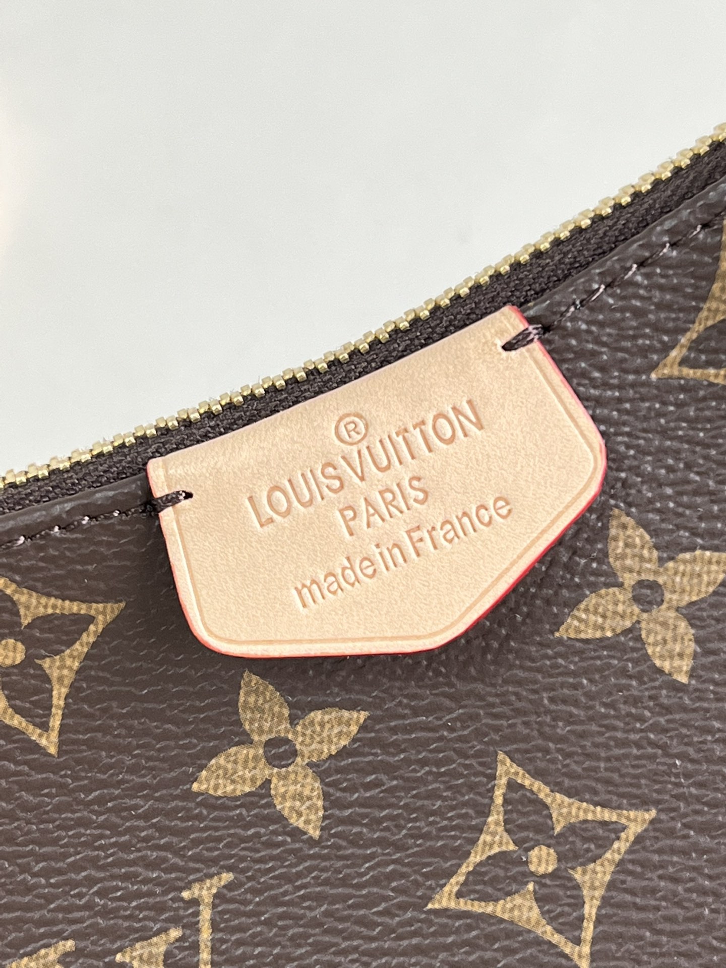 L0vis Vvtt0n Easy Pouch On Strap M80349