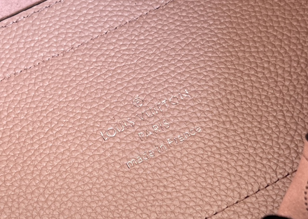 L0vis Vvtt0n Hina PM Mahina Leather Pink M54353