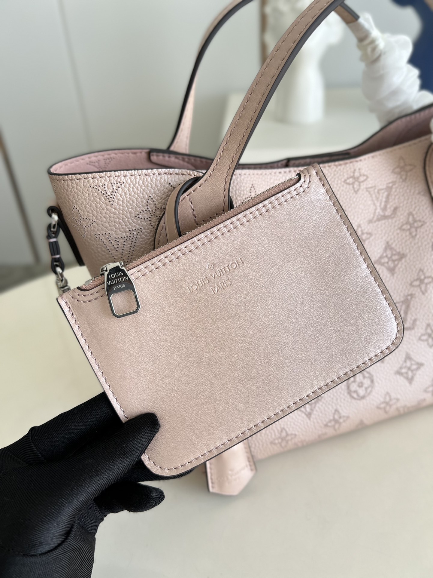 L0vis Vvtt0n Hina PM Mahina Leather Pink M54353