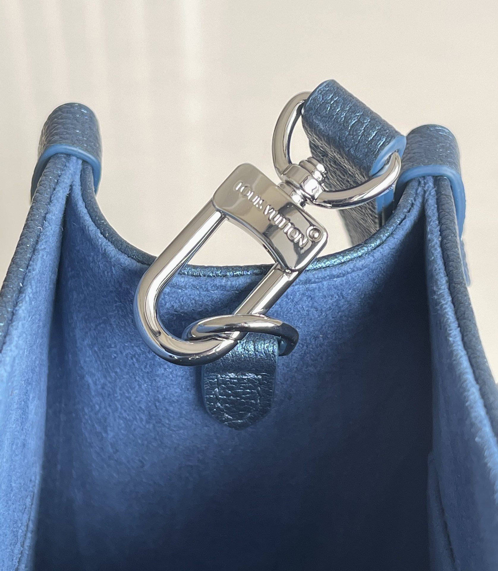 L0vis Vvtt0n Onthego Bag M58956
