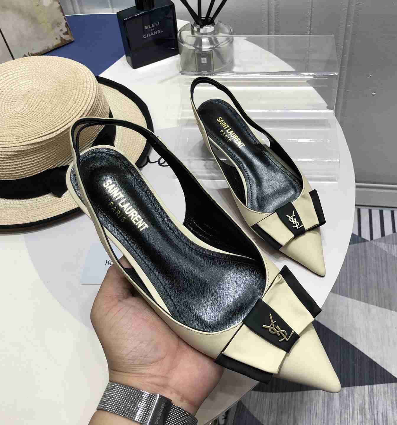 Y51 Flat Shoes As5698270