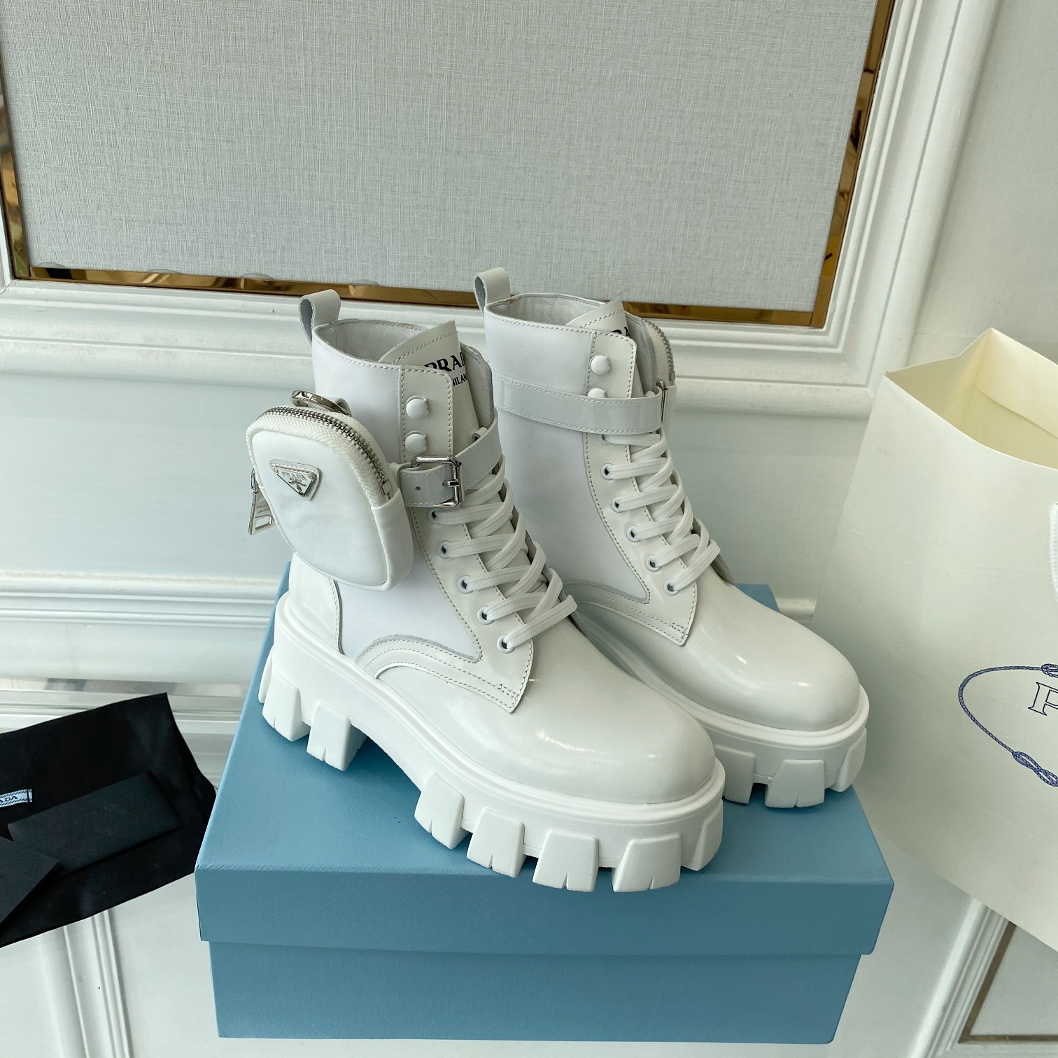 Pra*a Boots White