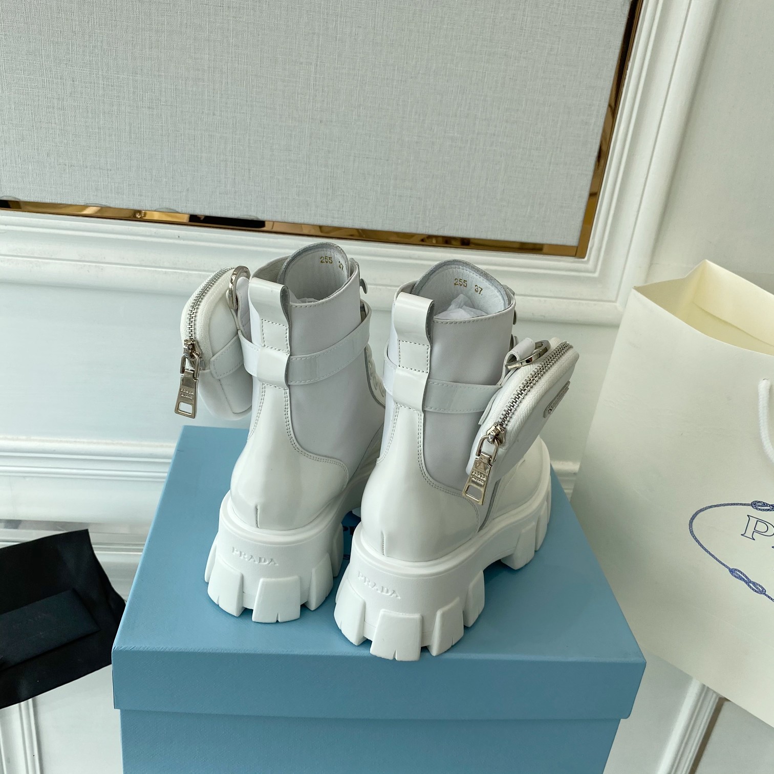 Pra*a Boots White