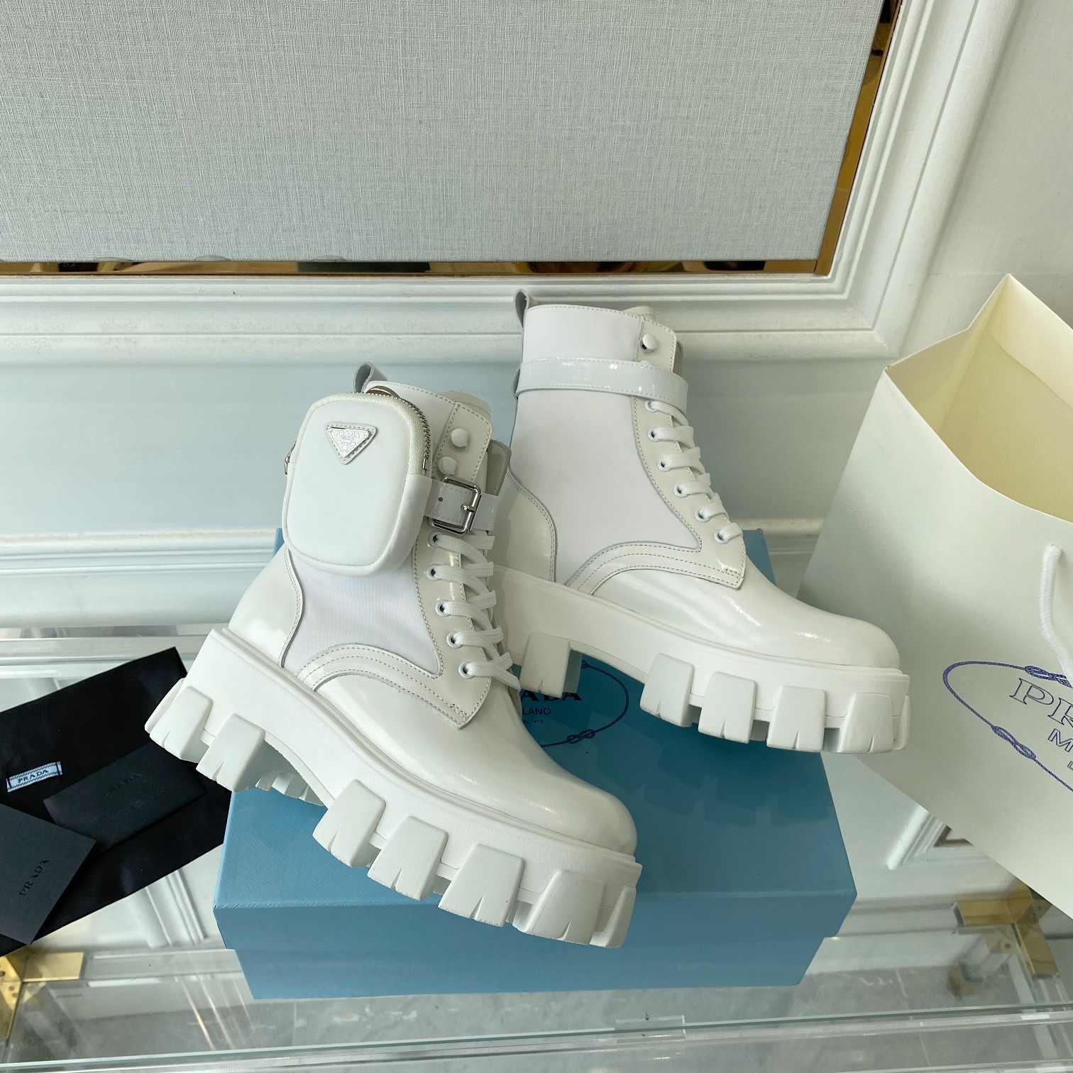 Pra*a Boots White