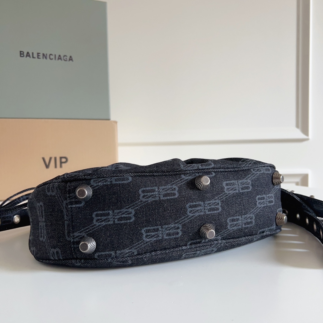 Balenciag Le Cagole Bag 03