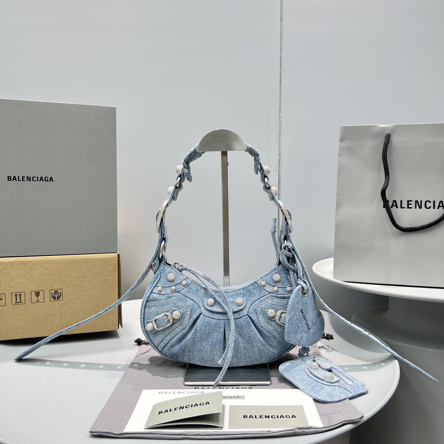 Balenciag Le Cagole Bag 04