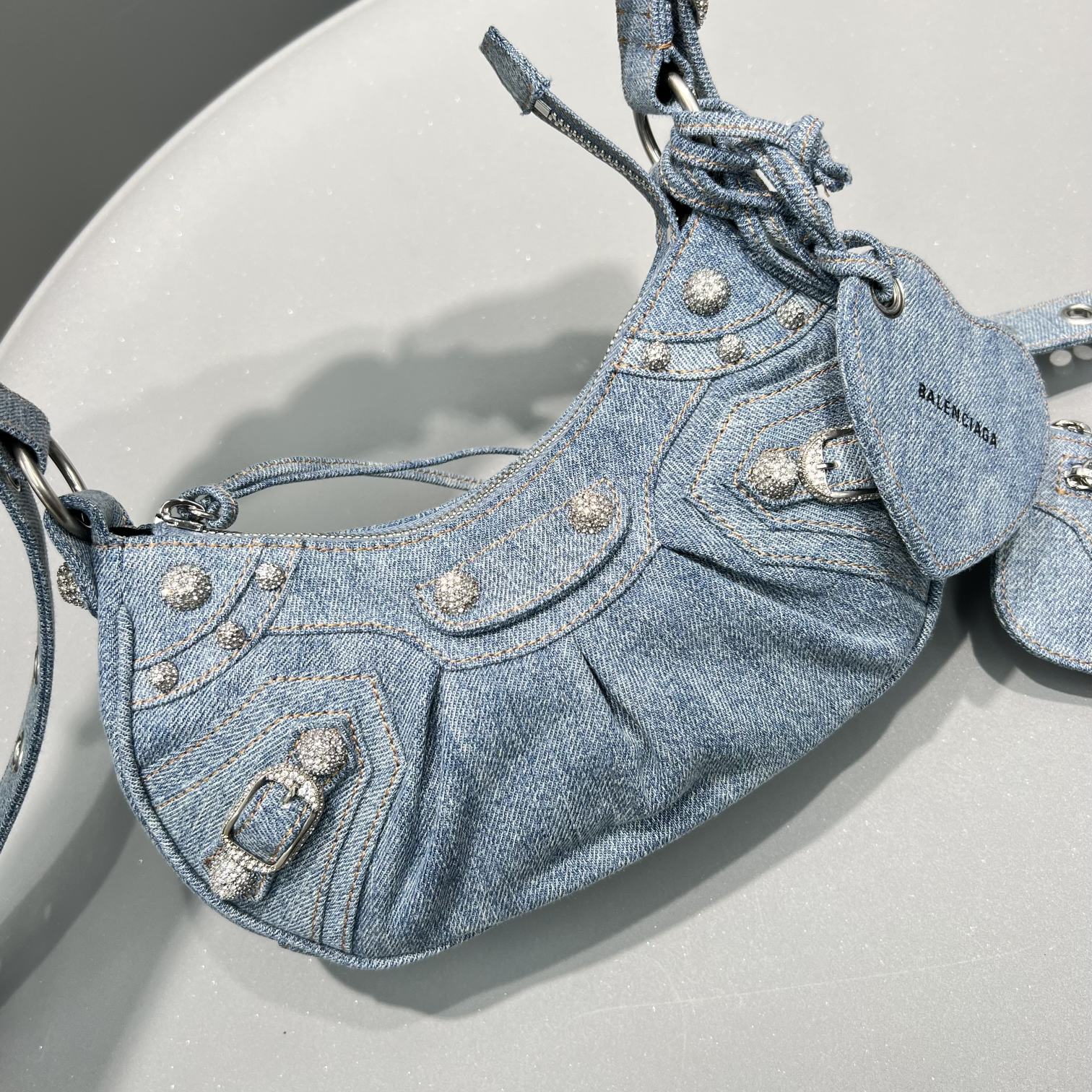 Balenciag Le Cagole Bag 04