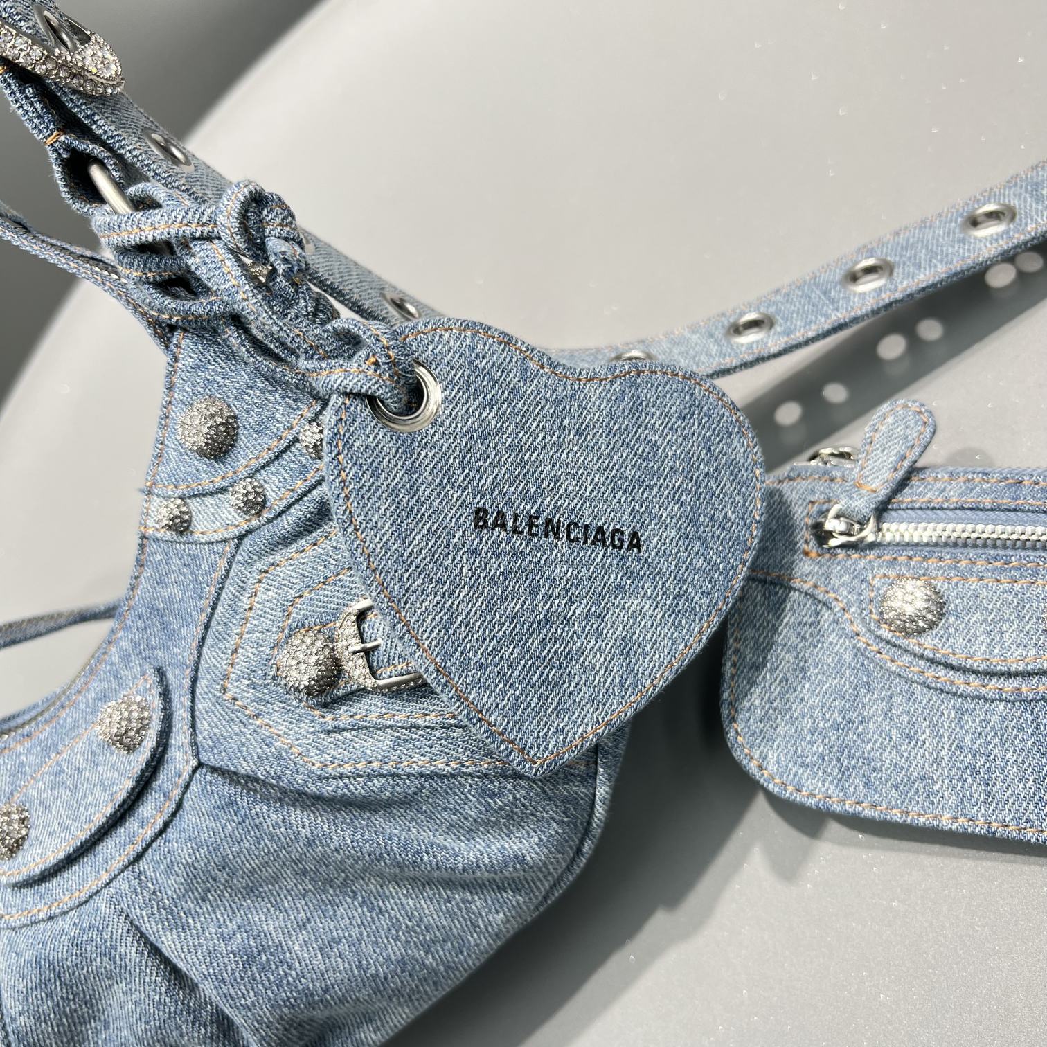 Balenciag Le Cagole Bag 04