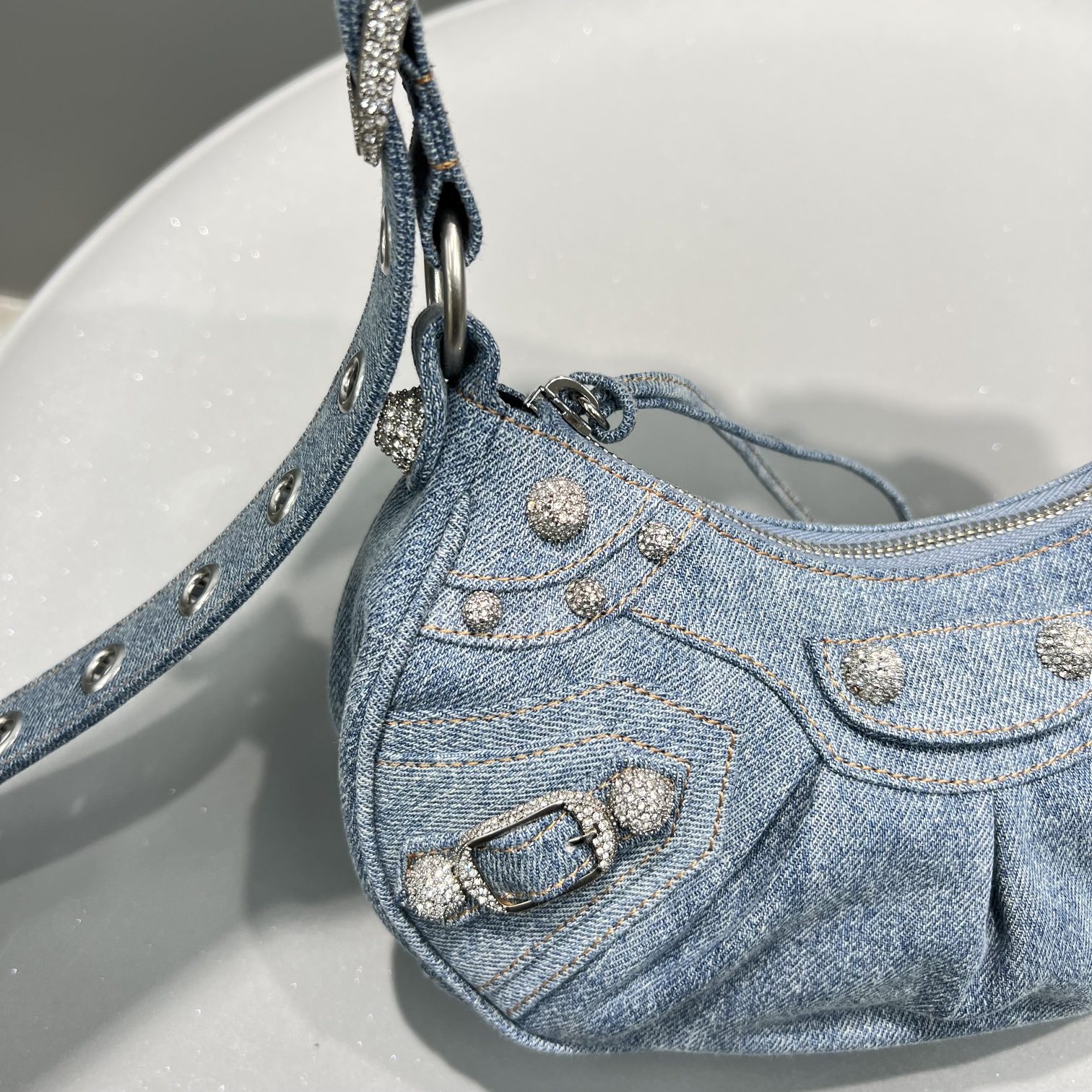 Balenciag Le Cagole Bag 04
