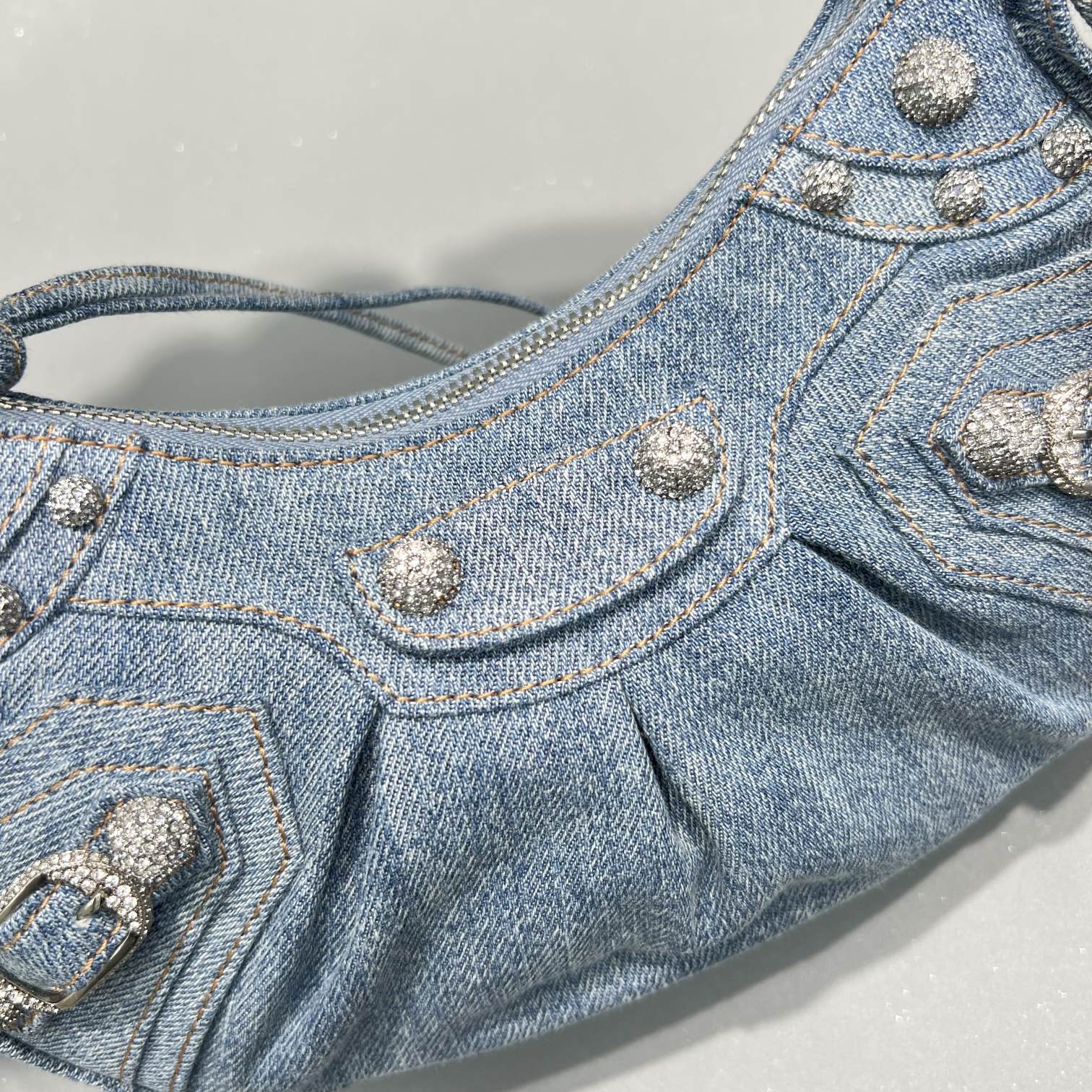 Balenciag Le Cagole Bag 04