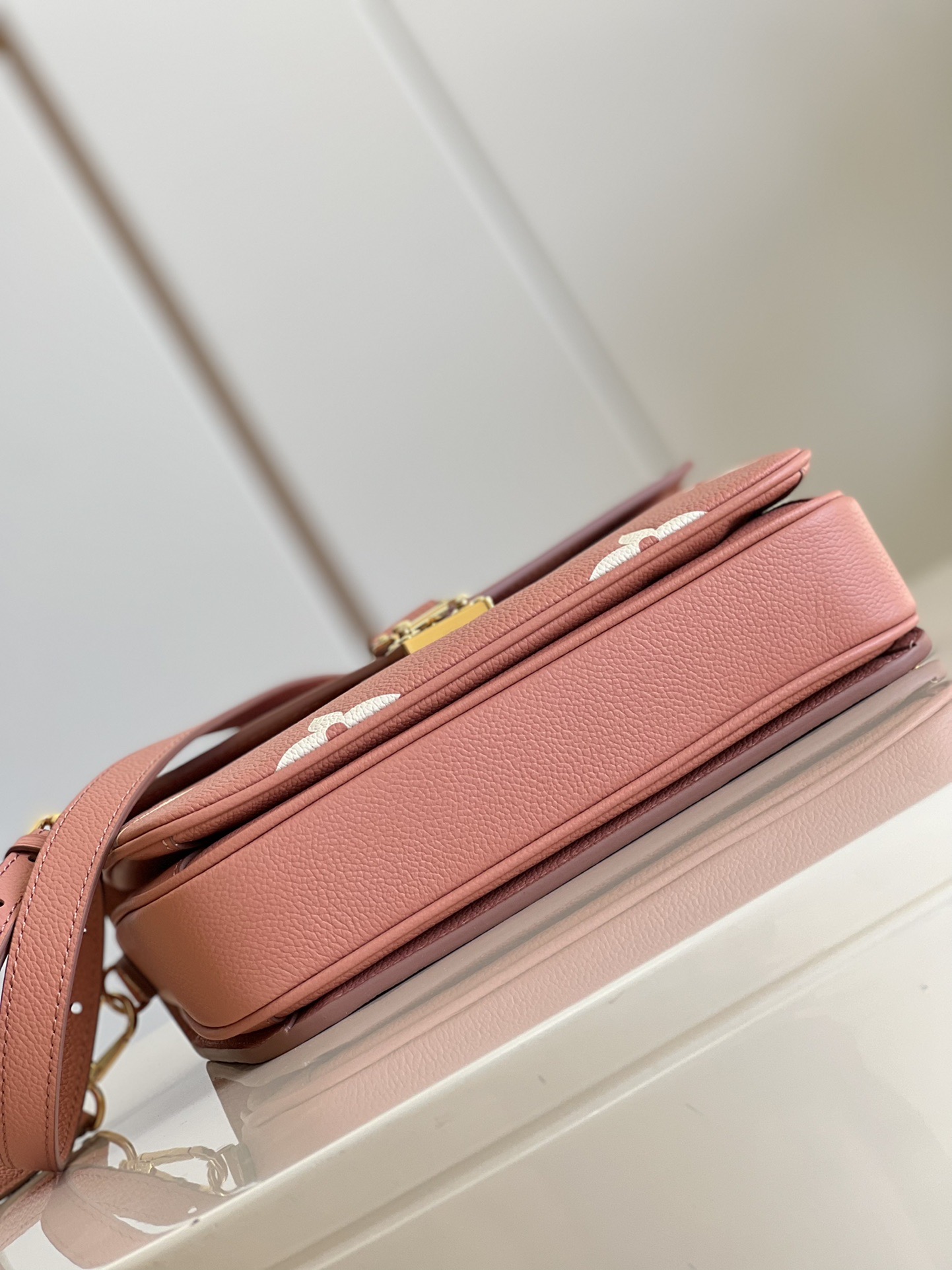 L0vis Vvtt0n Pochette Metis Bag With Pink M46302