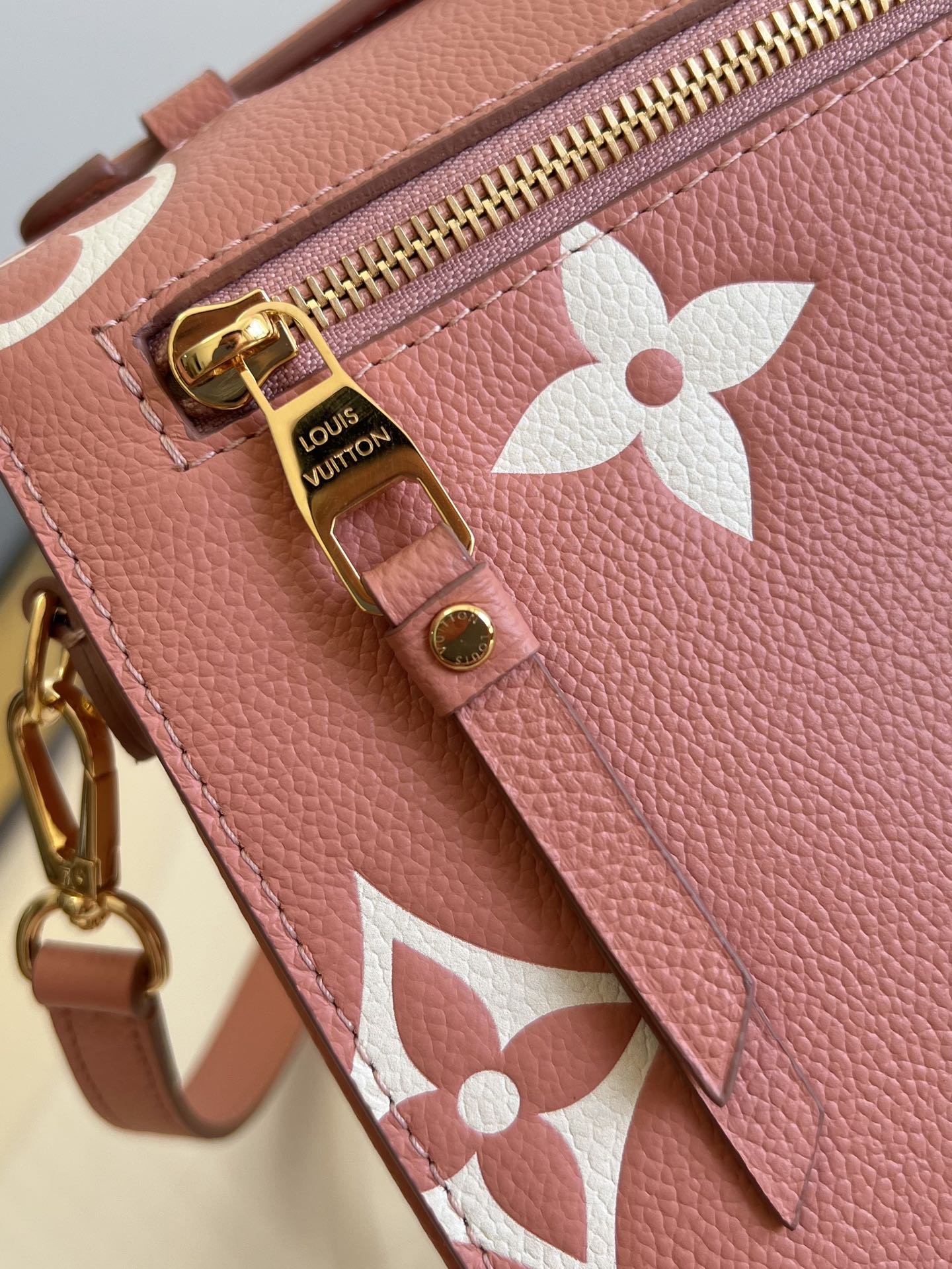 L0vis Vvtt0n Pochette Metis Bag With Pink M46302