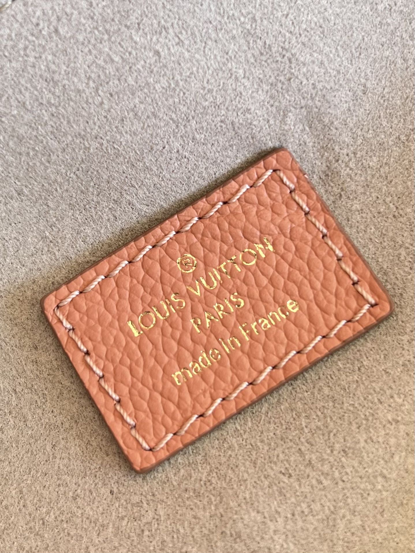 L0vis Vvtt0n Pochette Metis Bag With Pink M46302