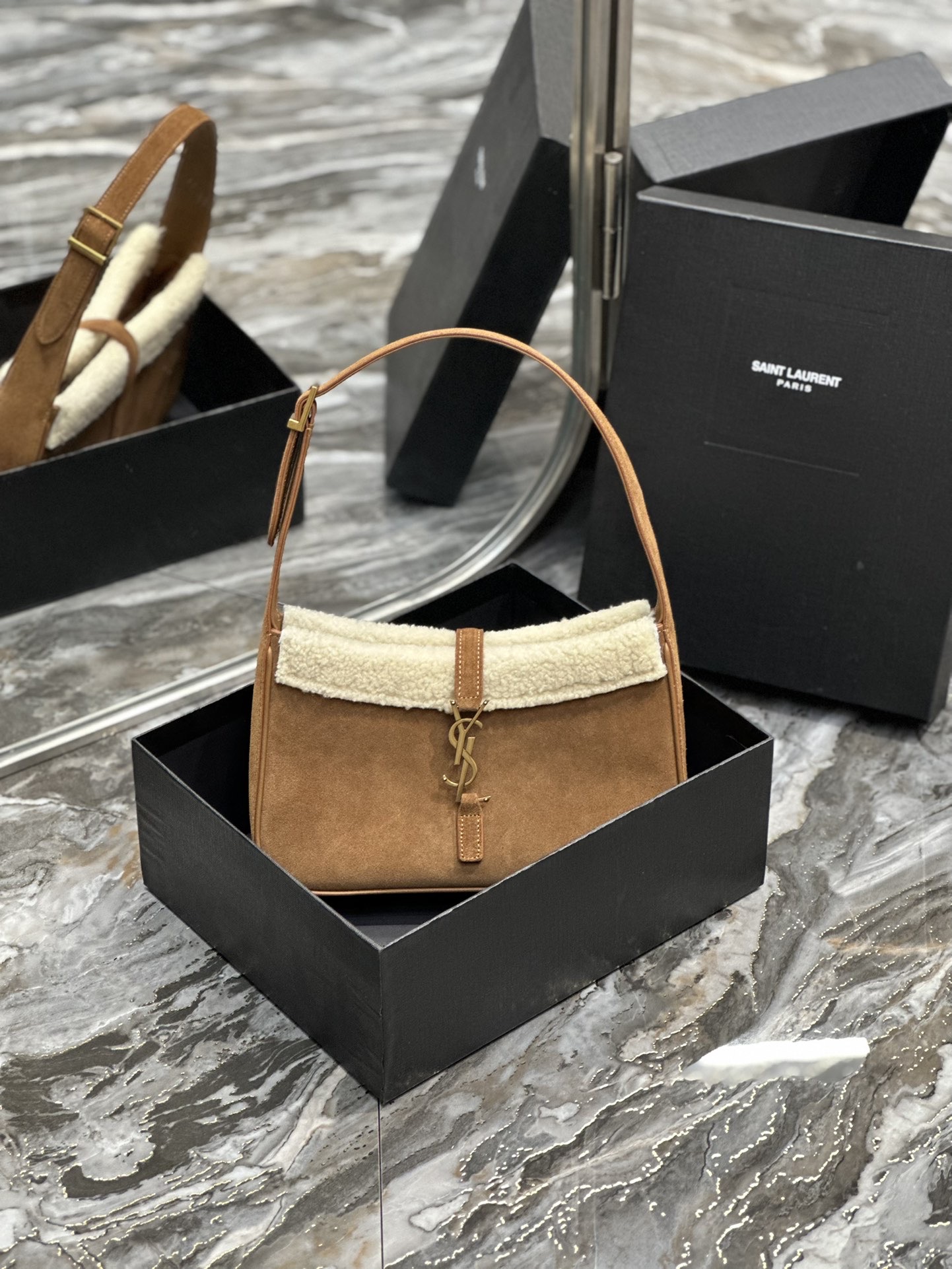 Y51 LE5A7 Hobo Bag Brown