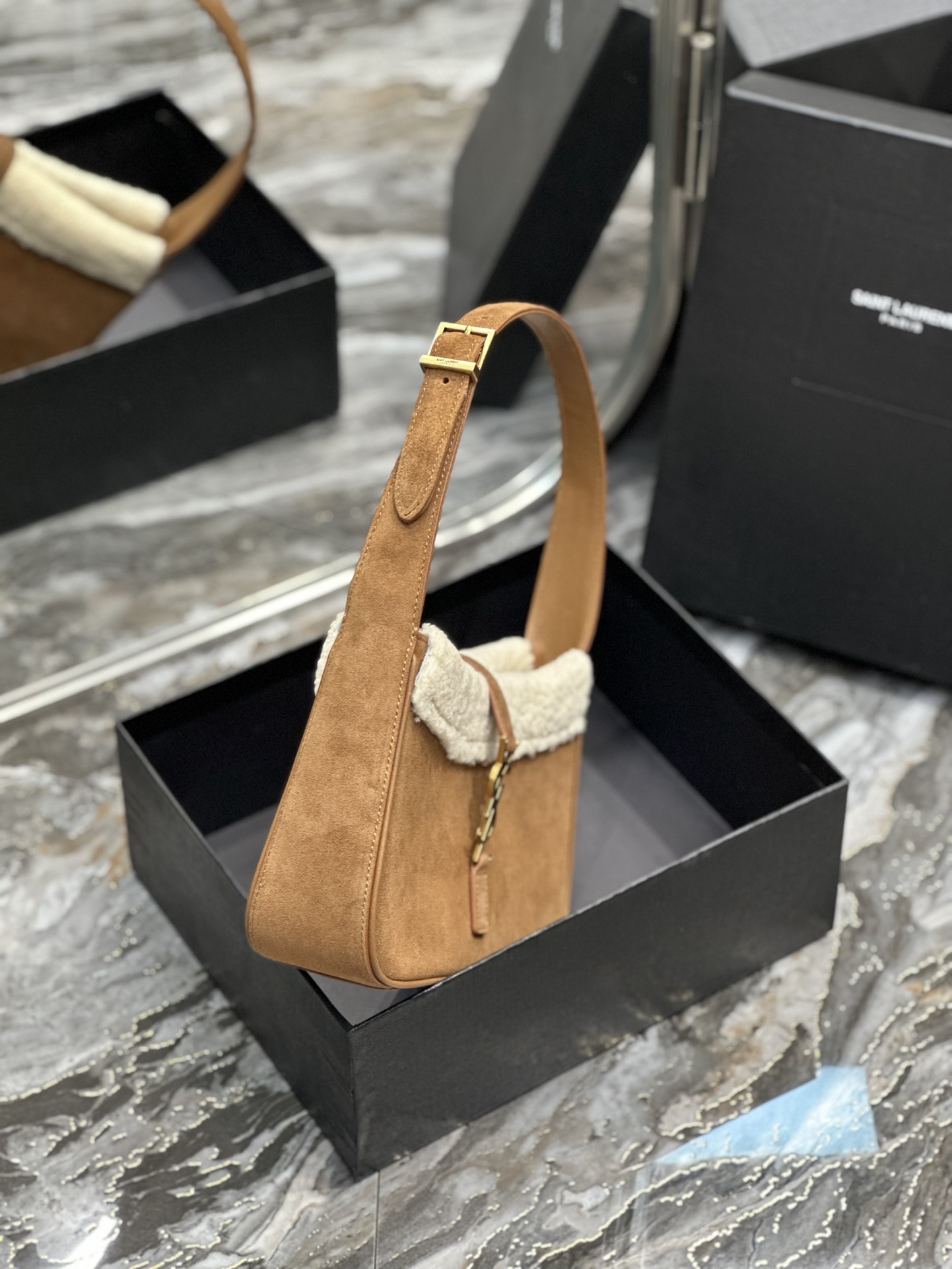 Y51 LE5A7 Hobo Bag Brown