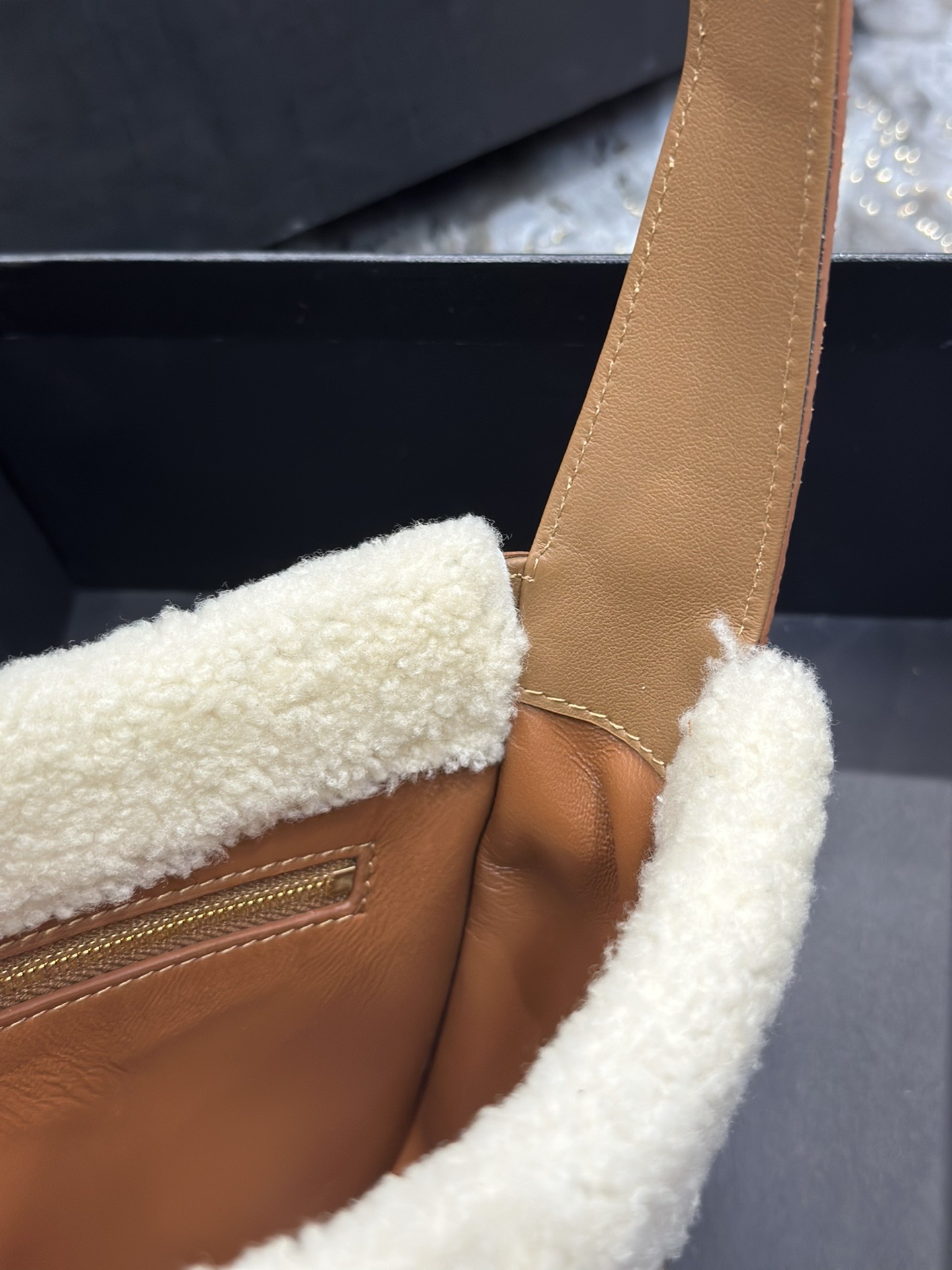 Y51 LE5A7 Hobo Bag Brown