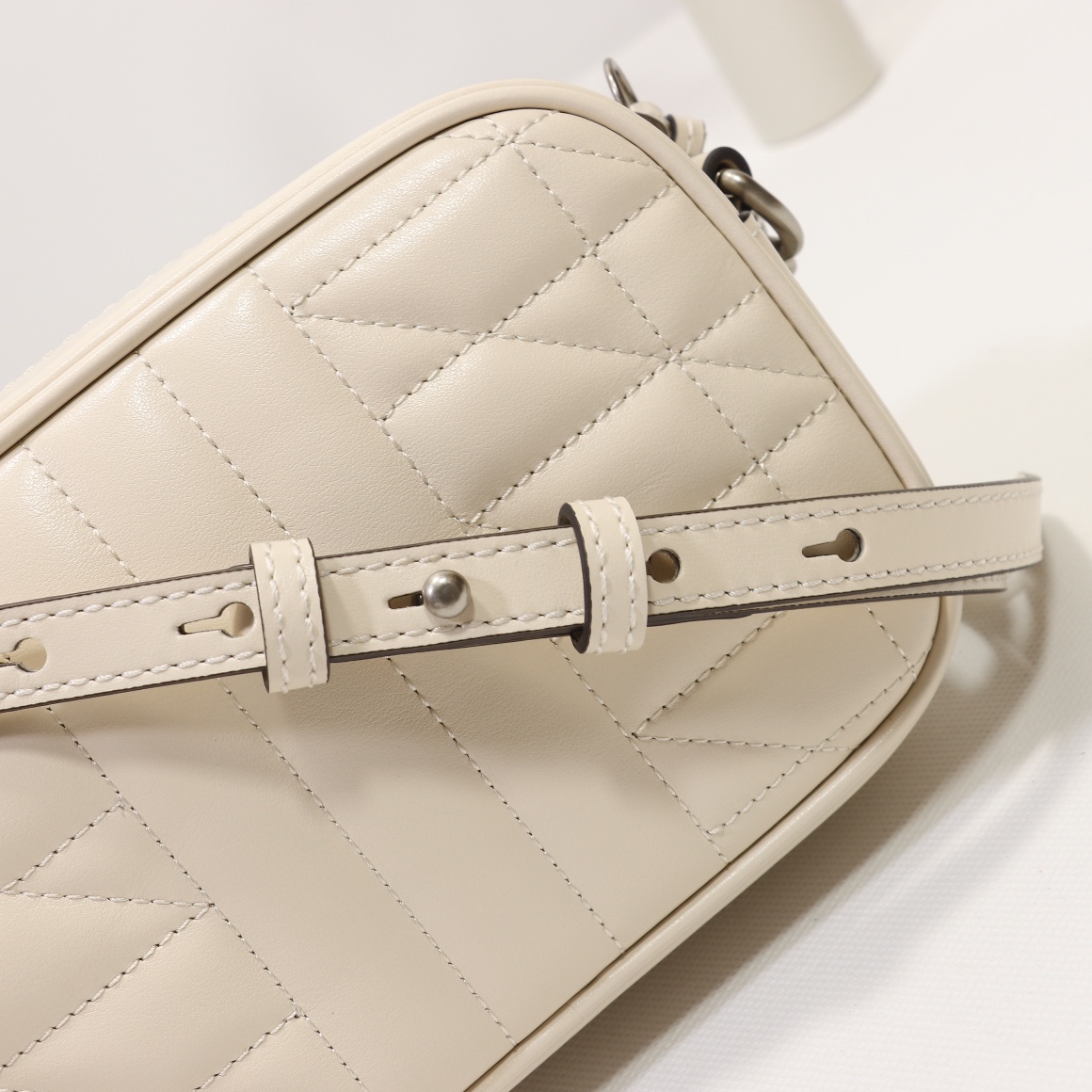 Gvc*1 Marmont Mini Shoulder Bag White 18CM