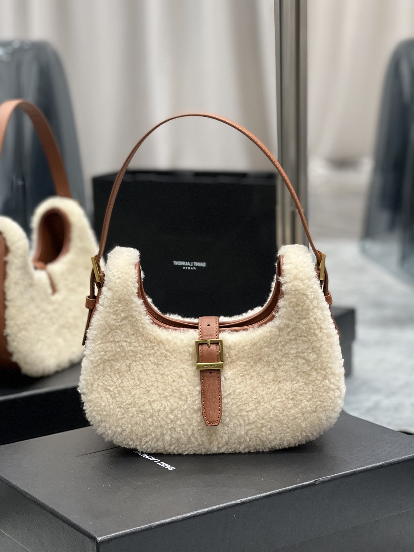 Y51 Handle Bag