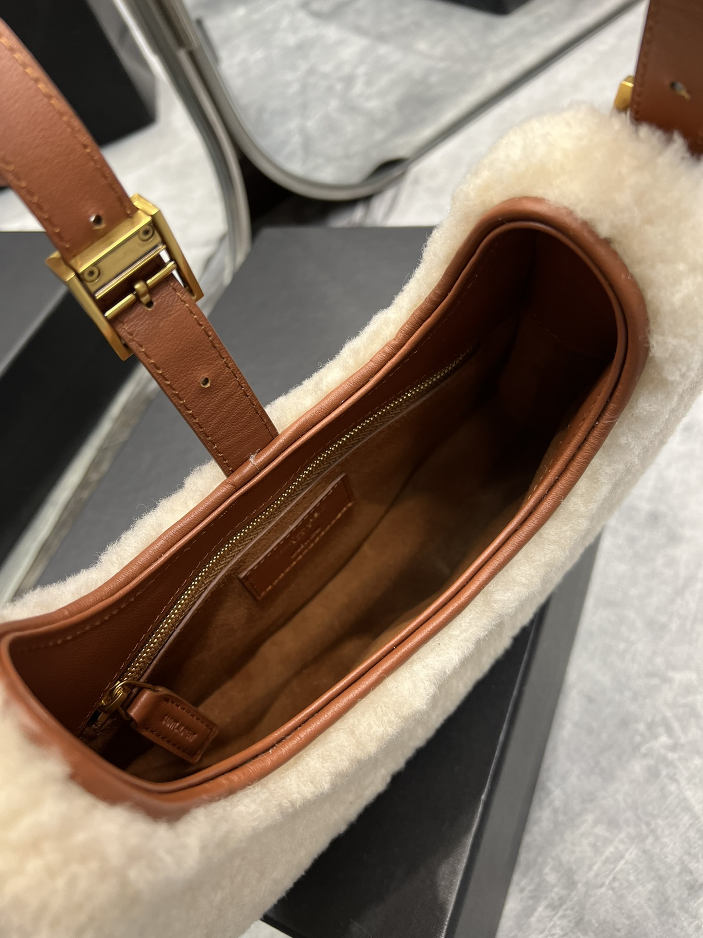 Y51 Handle Bag
