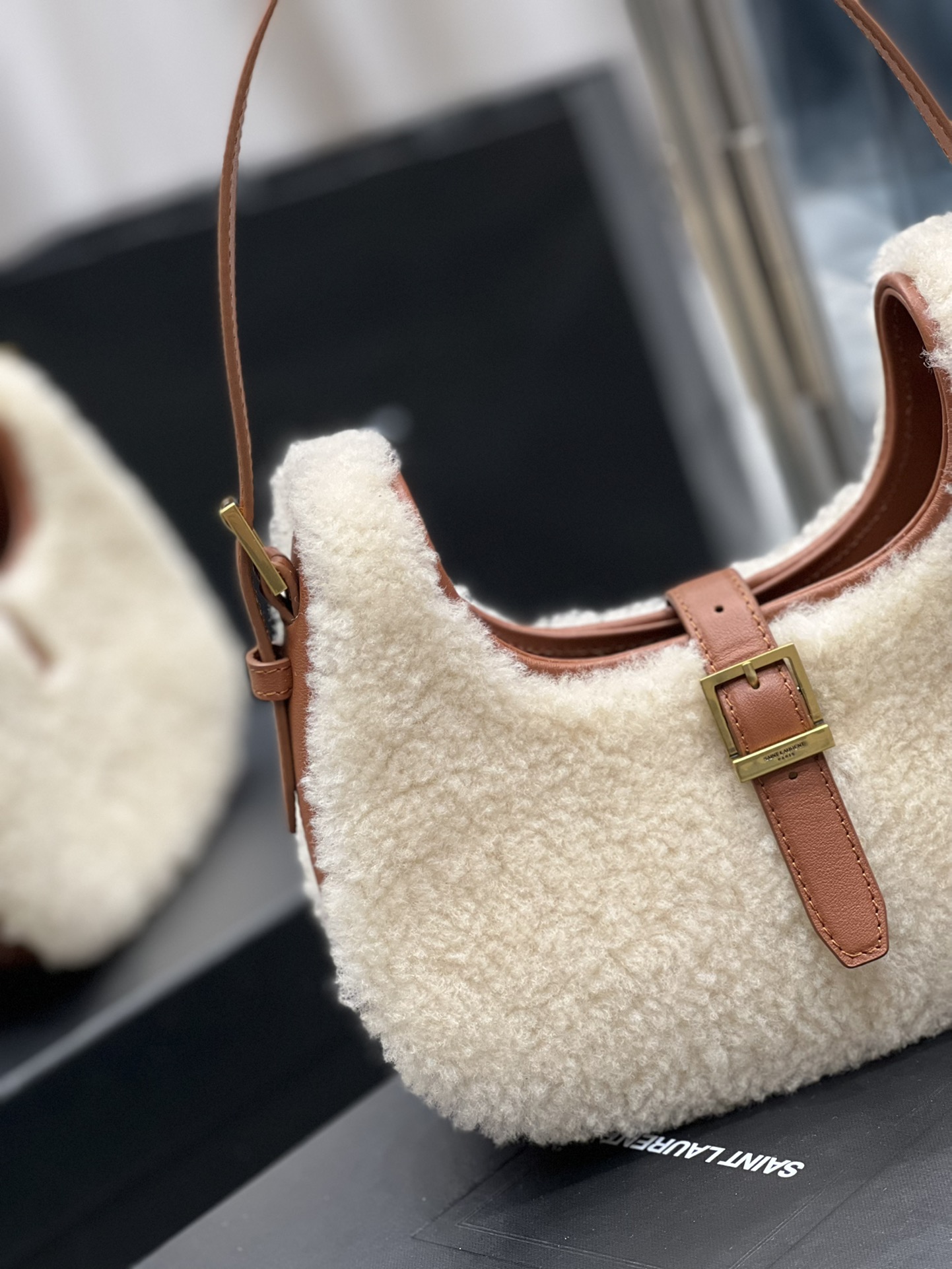 Y51 Handle Bag