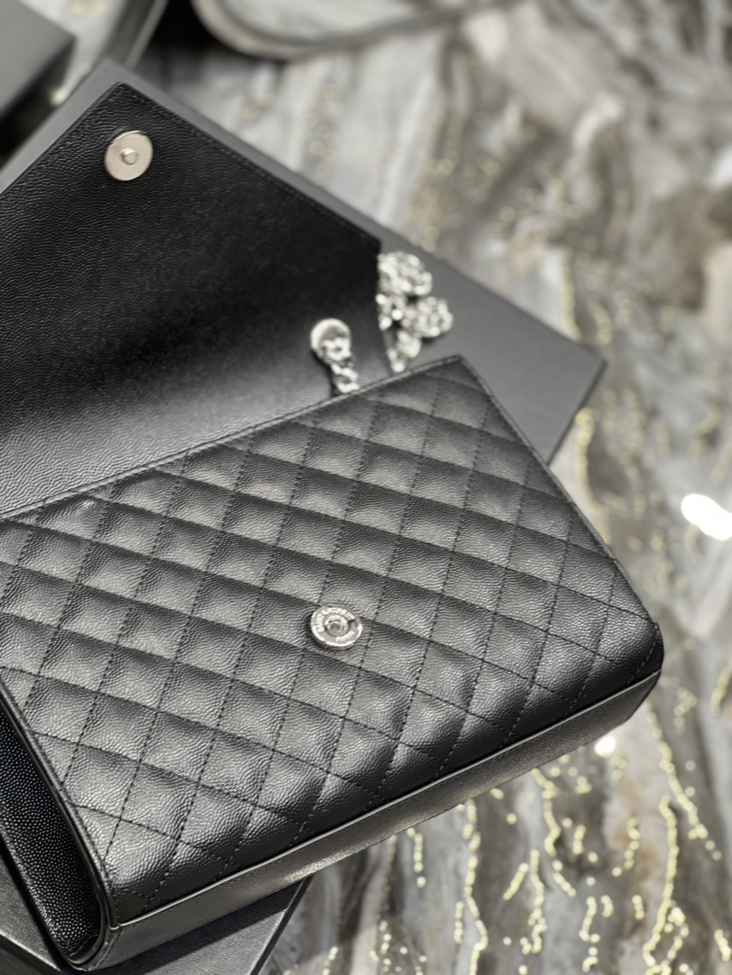 Y51 Medium Envelope Silver in Black