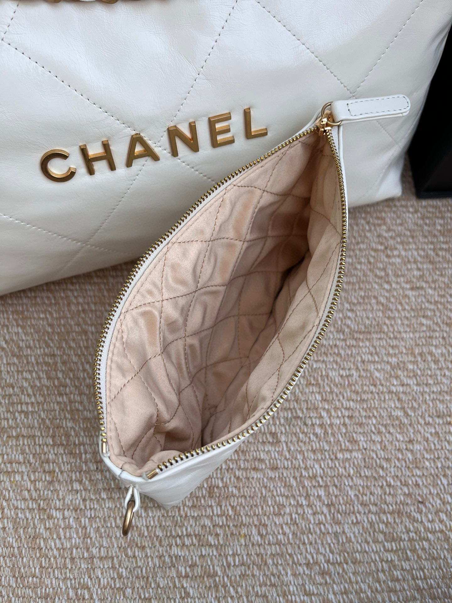 Bagsaaa Ch**el 22 small tote bag White gold hardware