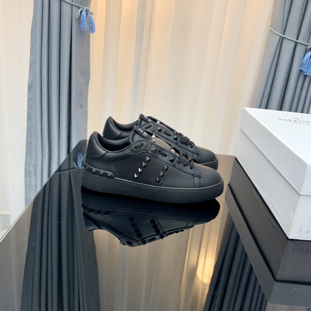 Va1e*ntin0 Sneaker Black