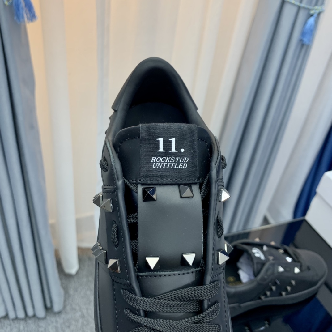 Va1e*ntin0 Sneaker Black